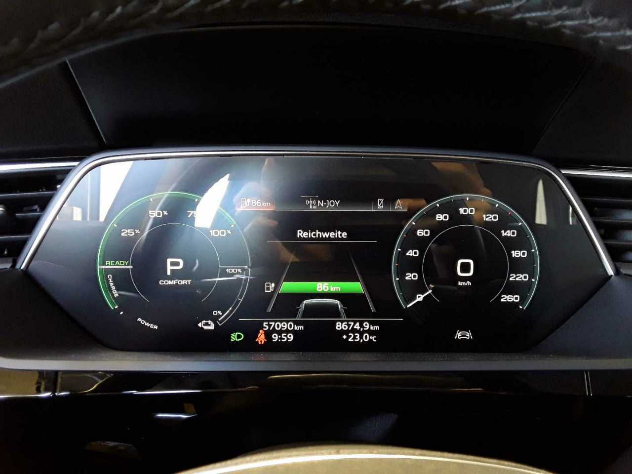 Audi e-tron Navi LED Virtual Sound 8