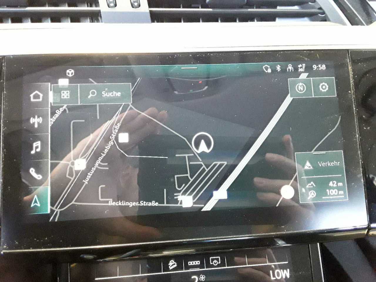 Audi e-tron Navi LED Virtual Sound 11