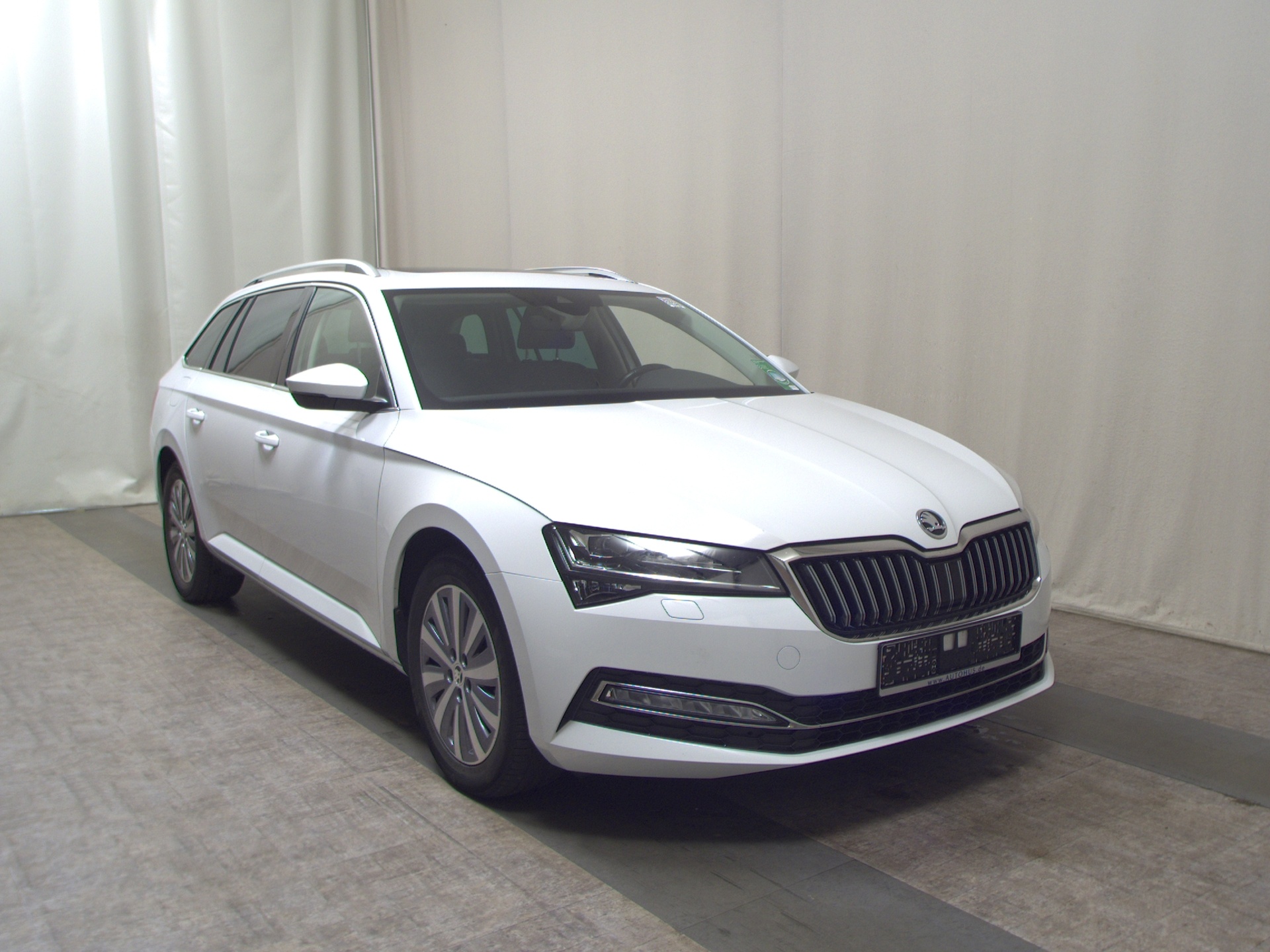 Skoda Superb Kombi 2.0 TDI Style Leder Navi LED Virtual Pano 3