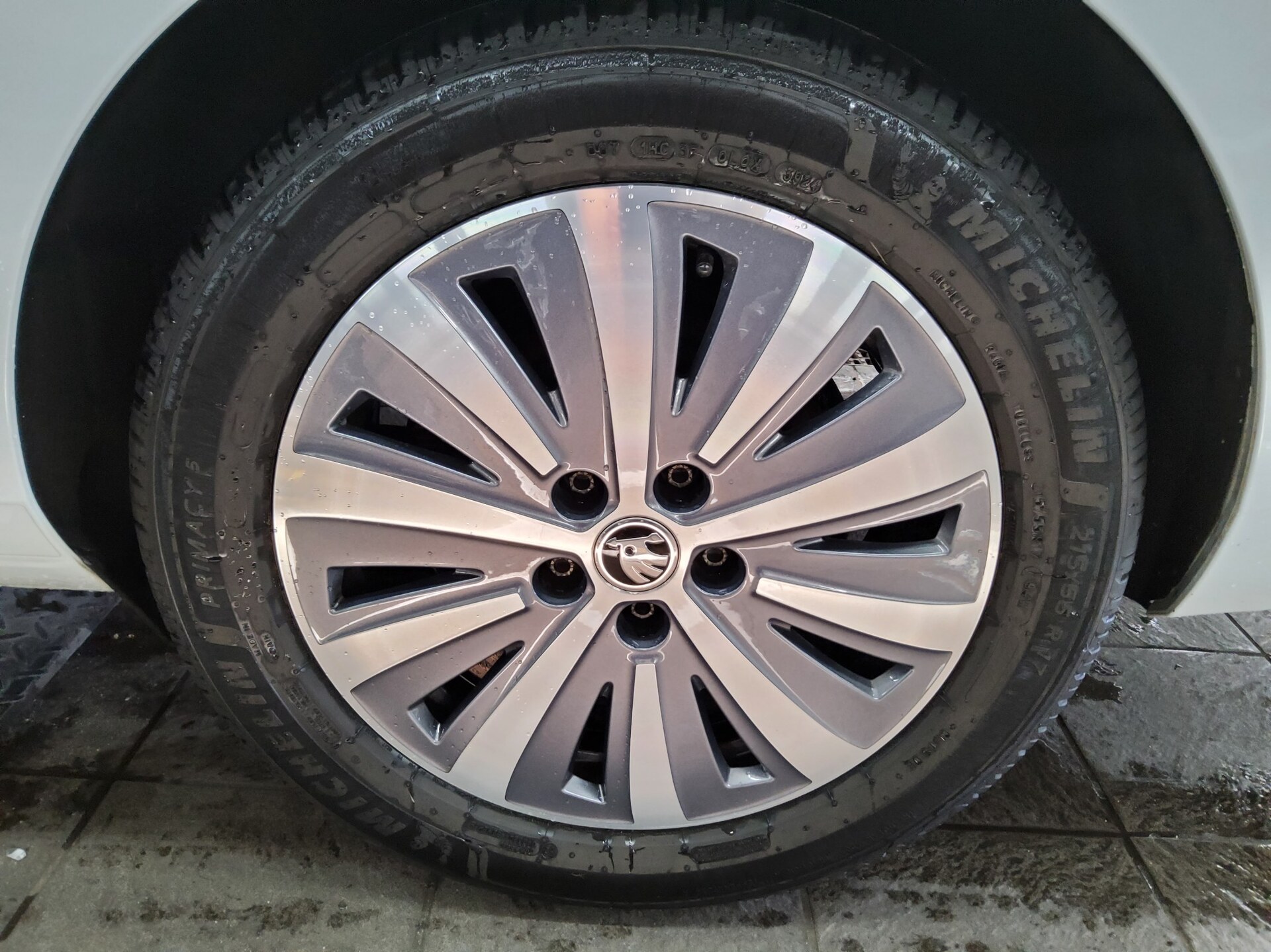 Skoda Superb Kombi 2.0 TDI Style Leder Navi LED Virtual Pano 12