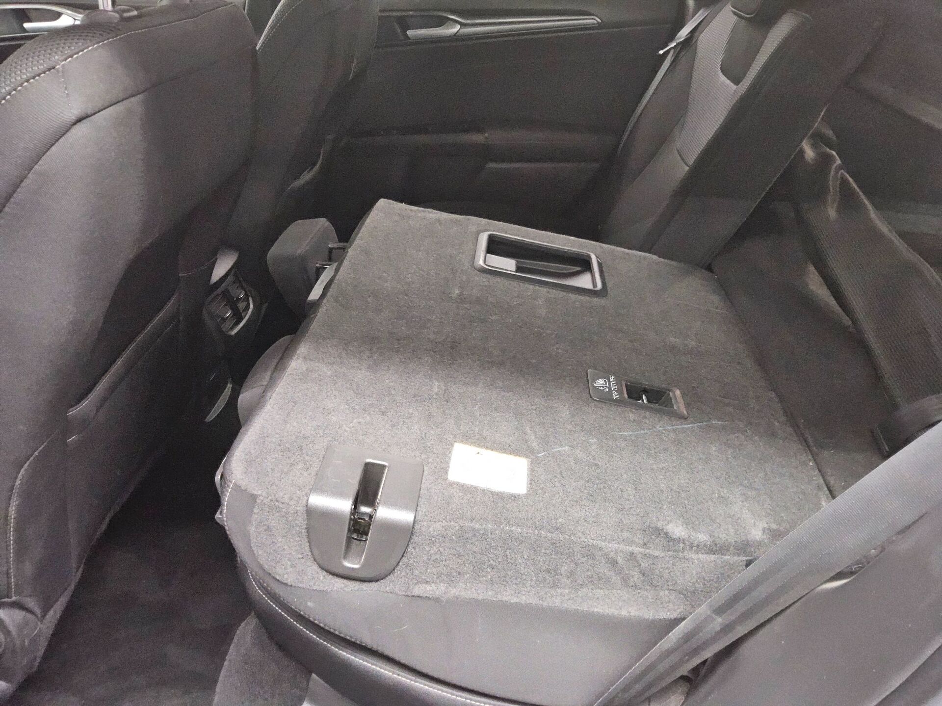 Ford Mondeo Turnier 2.0 EB Titanium Navi LED AHK RfK 12