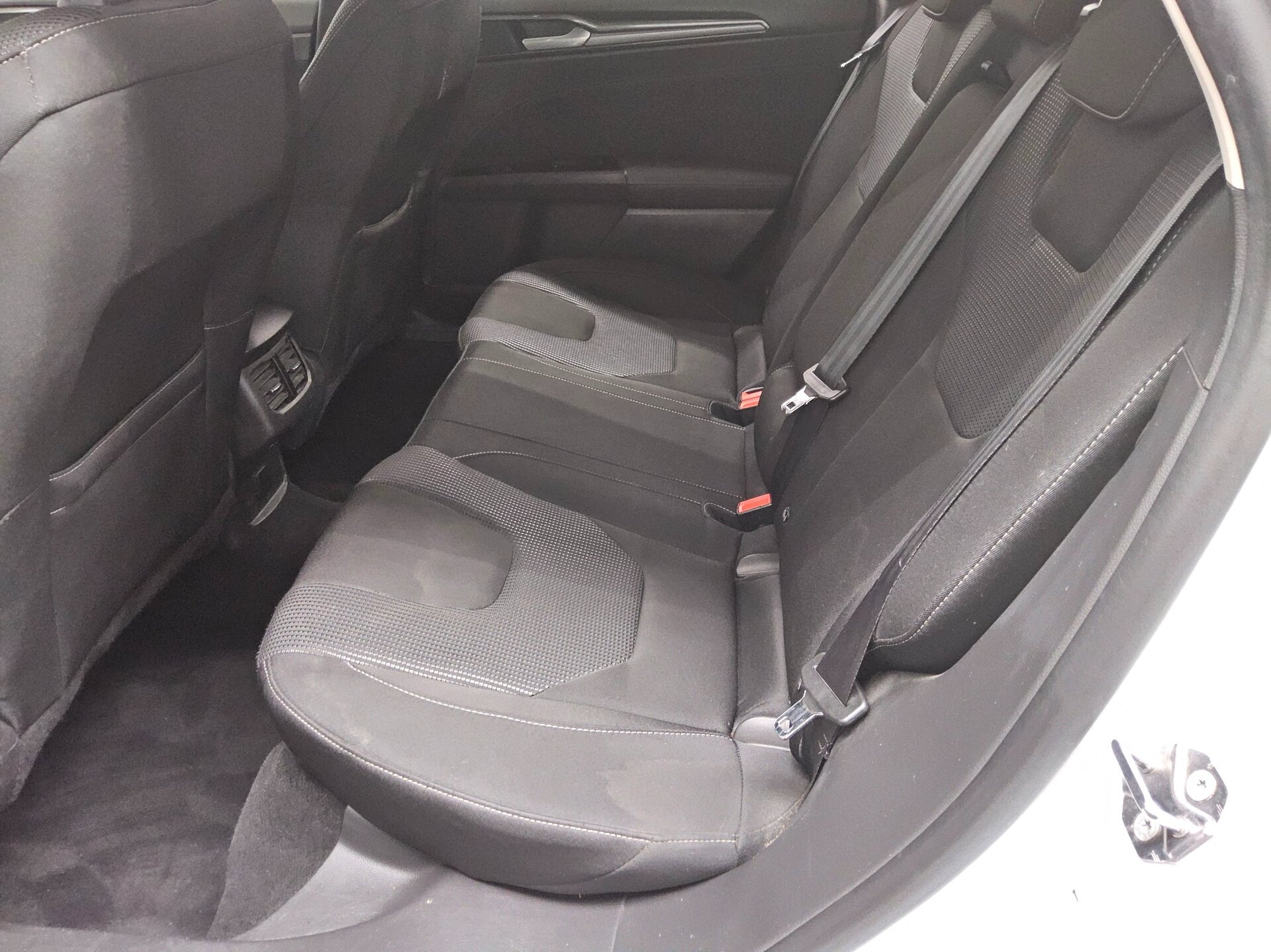 Ford Mondeo Turnier 2.0 EB Titanium Navi LED AHK RfK 13