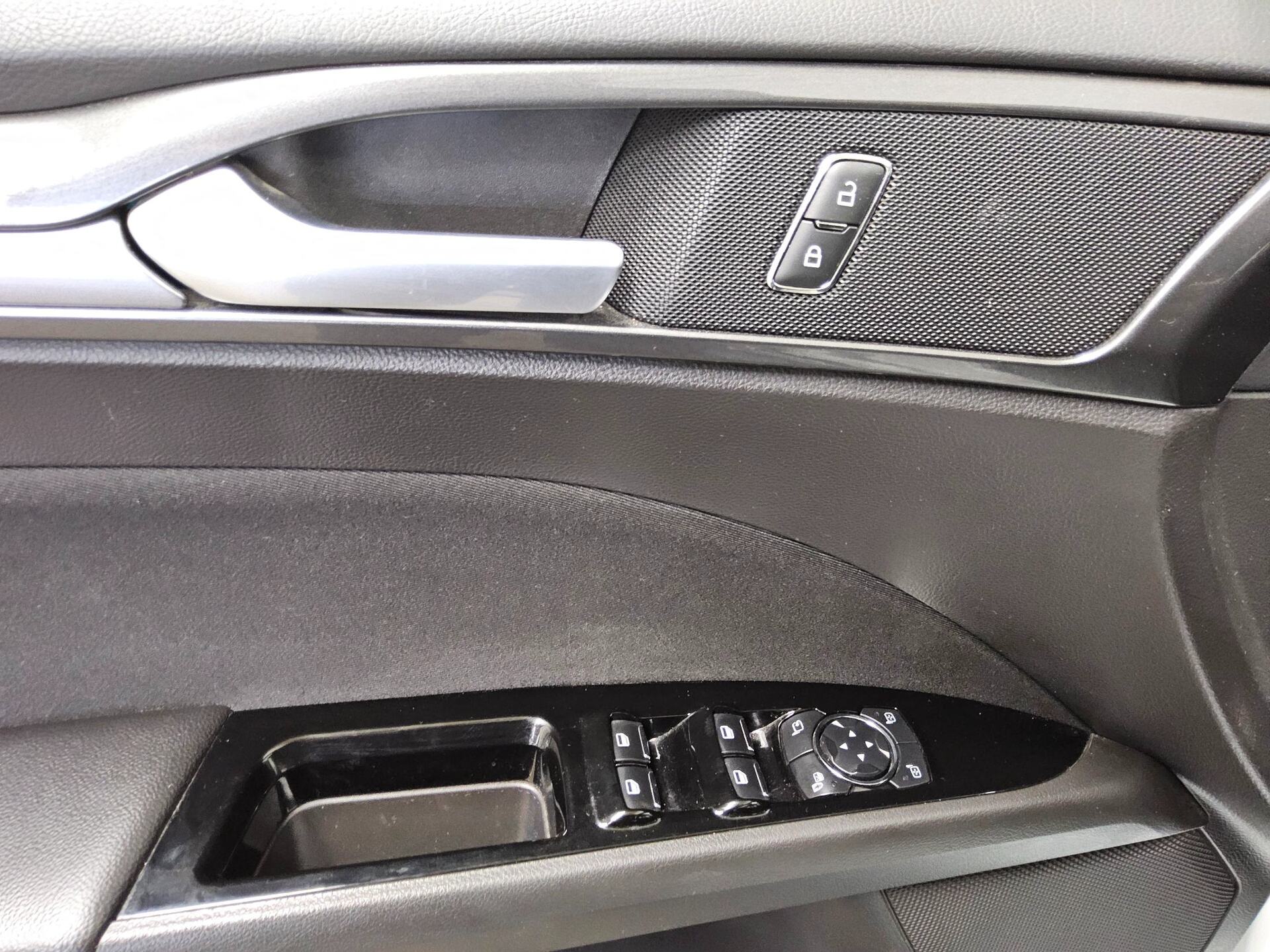Ford Mondeo Turnier 2.0 EB Titanium Navi LED AHK RfK 9