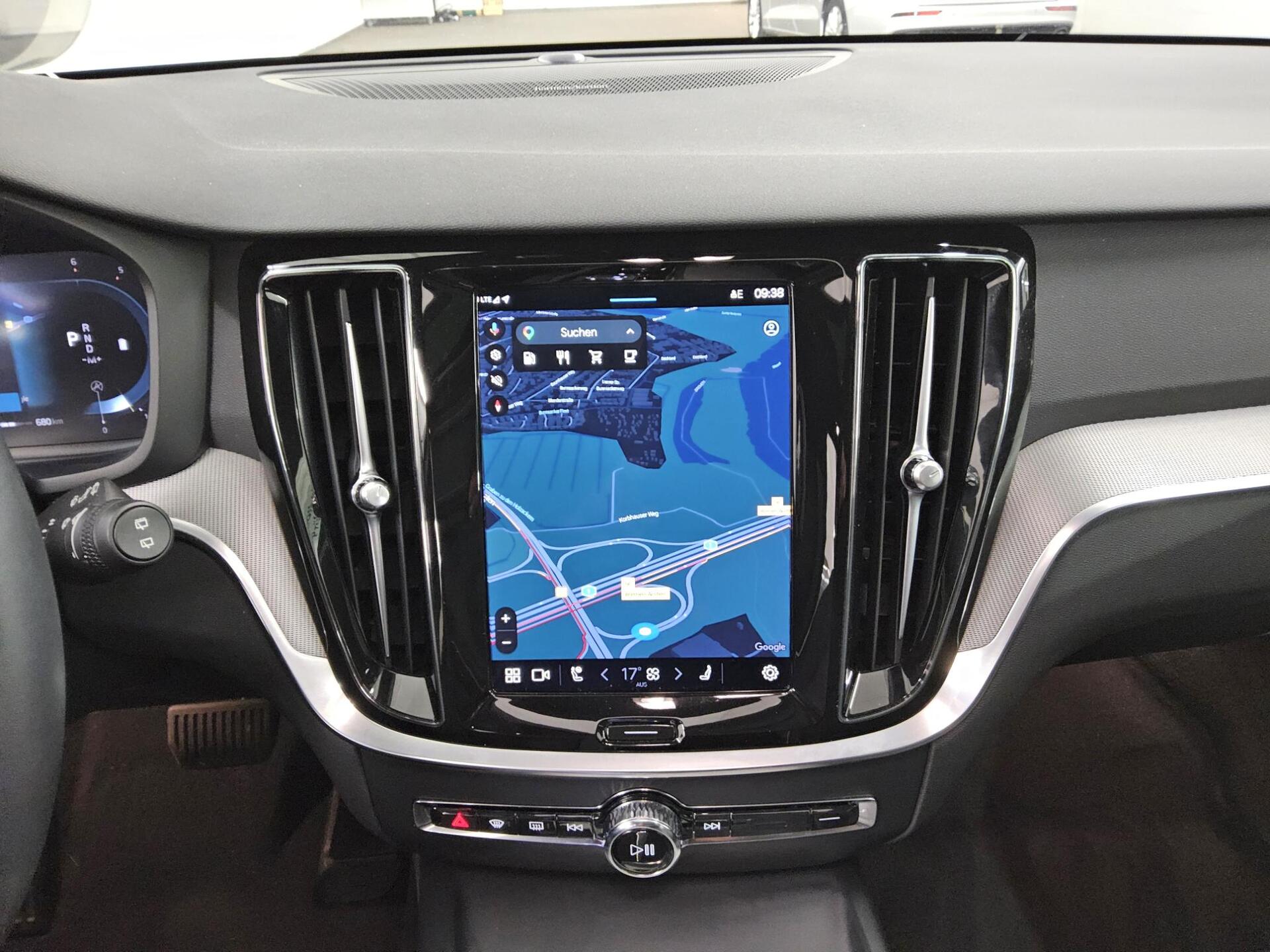Volvo V60 B4 D Plus Dark Navi LED Pano Leder H/K BLIS 7