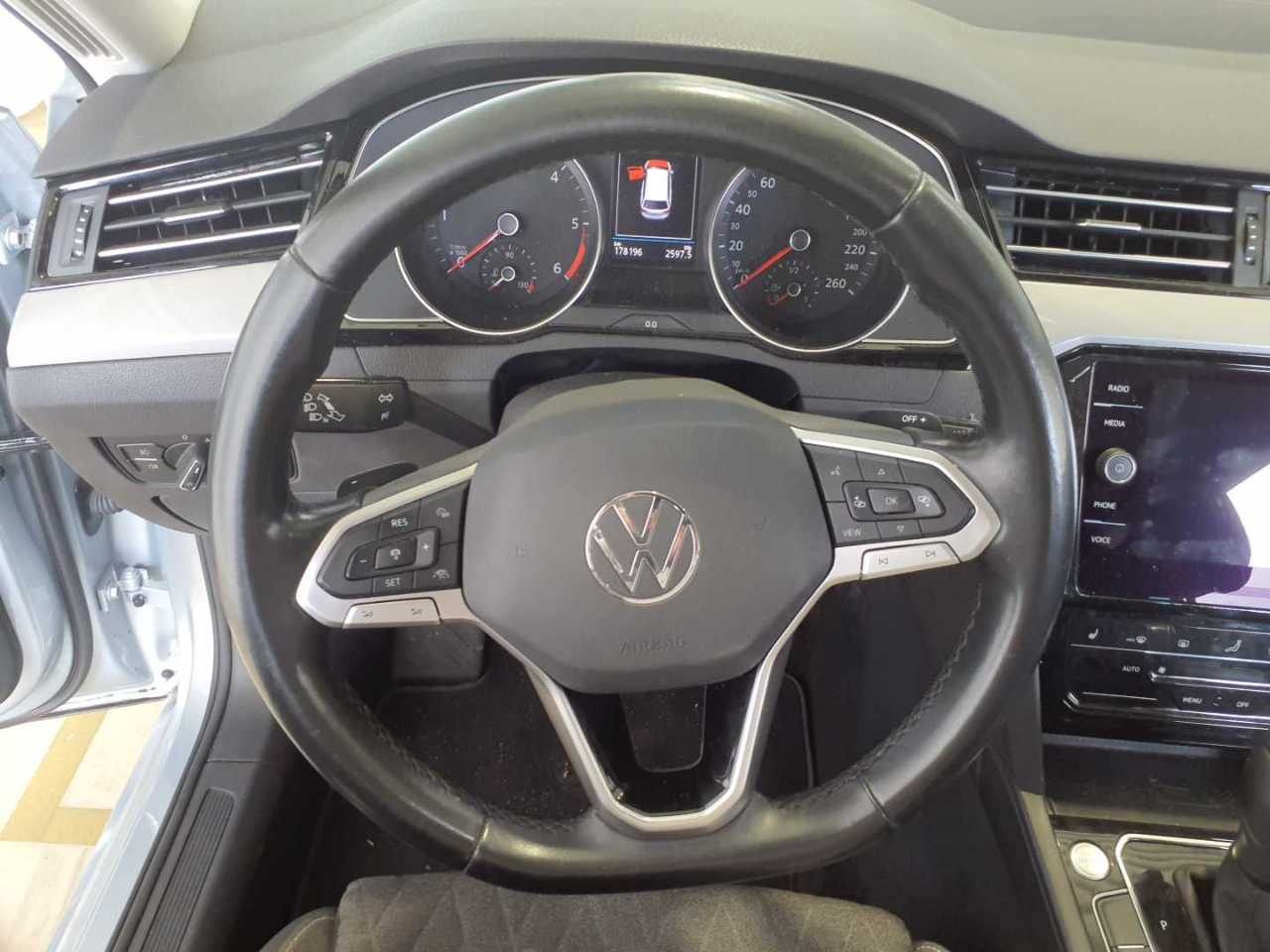 Volkswagen Passat Variant 2.0 TDI Business Navi LED AHK RFK ACC 8