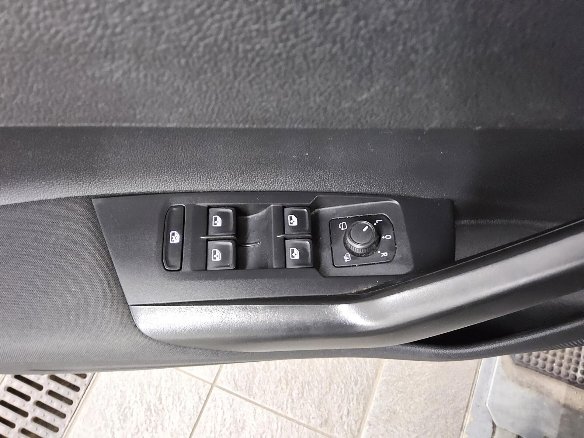 Volkswagen Polo 1.0 TSI Life Navi LED AID PDC 10