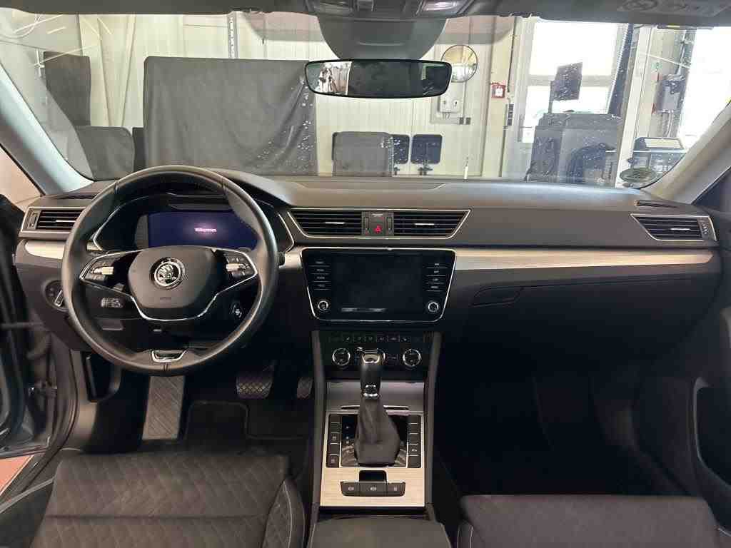 Skoda Superb Kombi 2.0 TDI Ambition NAVI LED SHZ PDC 5