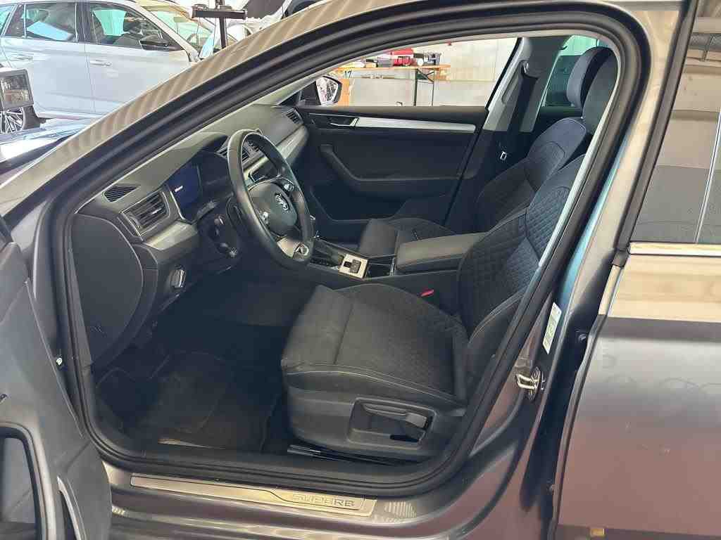 Skoda Superb Kombi 2.0 TDI Ambition NAVI LED SHZ PDC 6