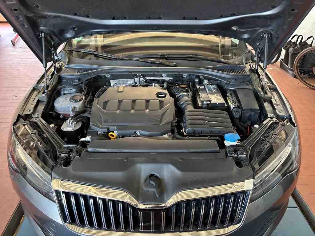 Skoda Superb Kombi 2.0 TDI Ambition NAVI LED SHZ PDC 11