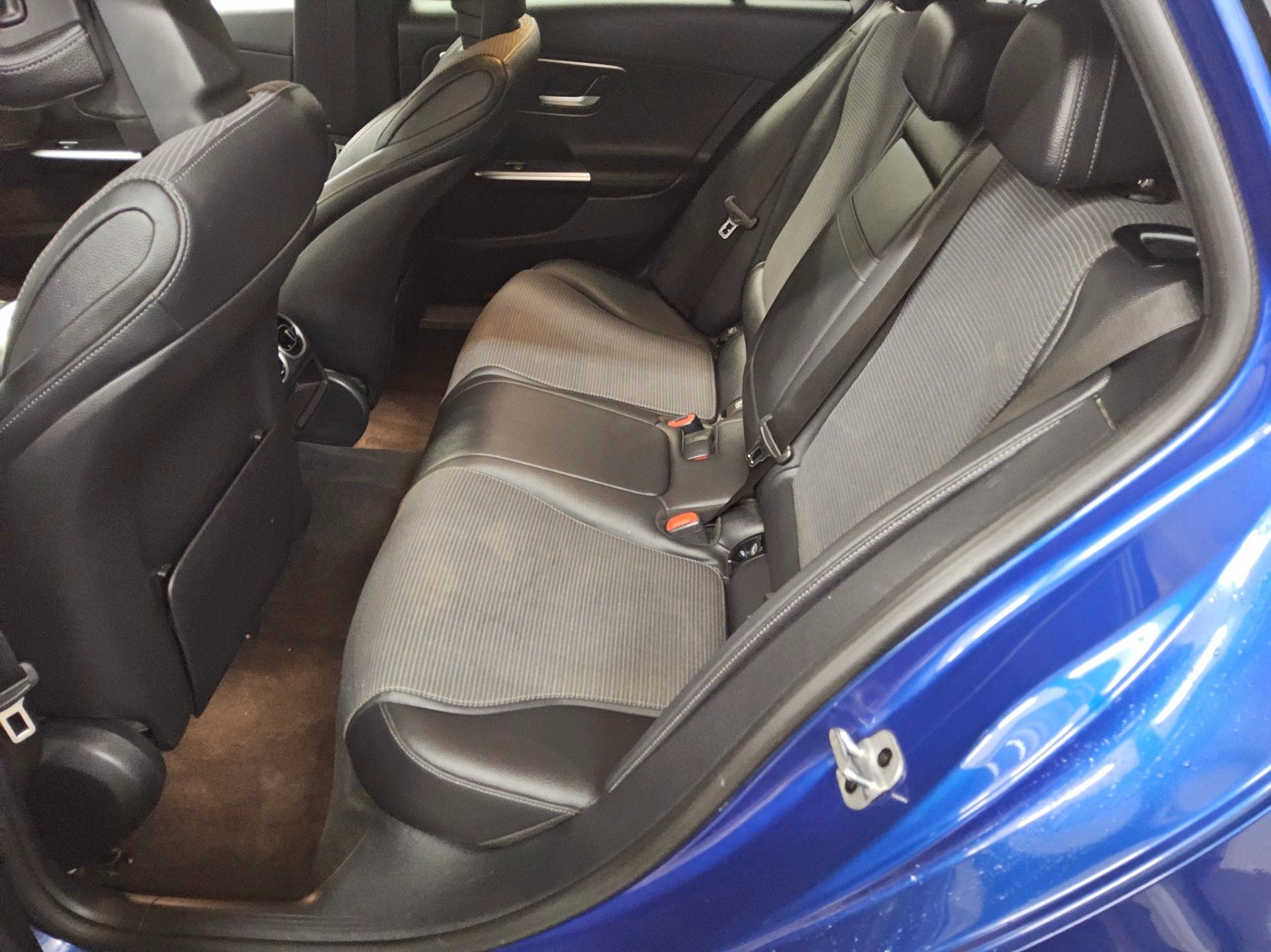 Mercedes-Benz C 200 T d Avantgarde T-Leder Navi LED MBUX 360° 13