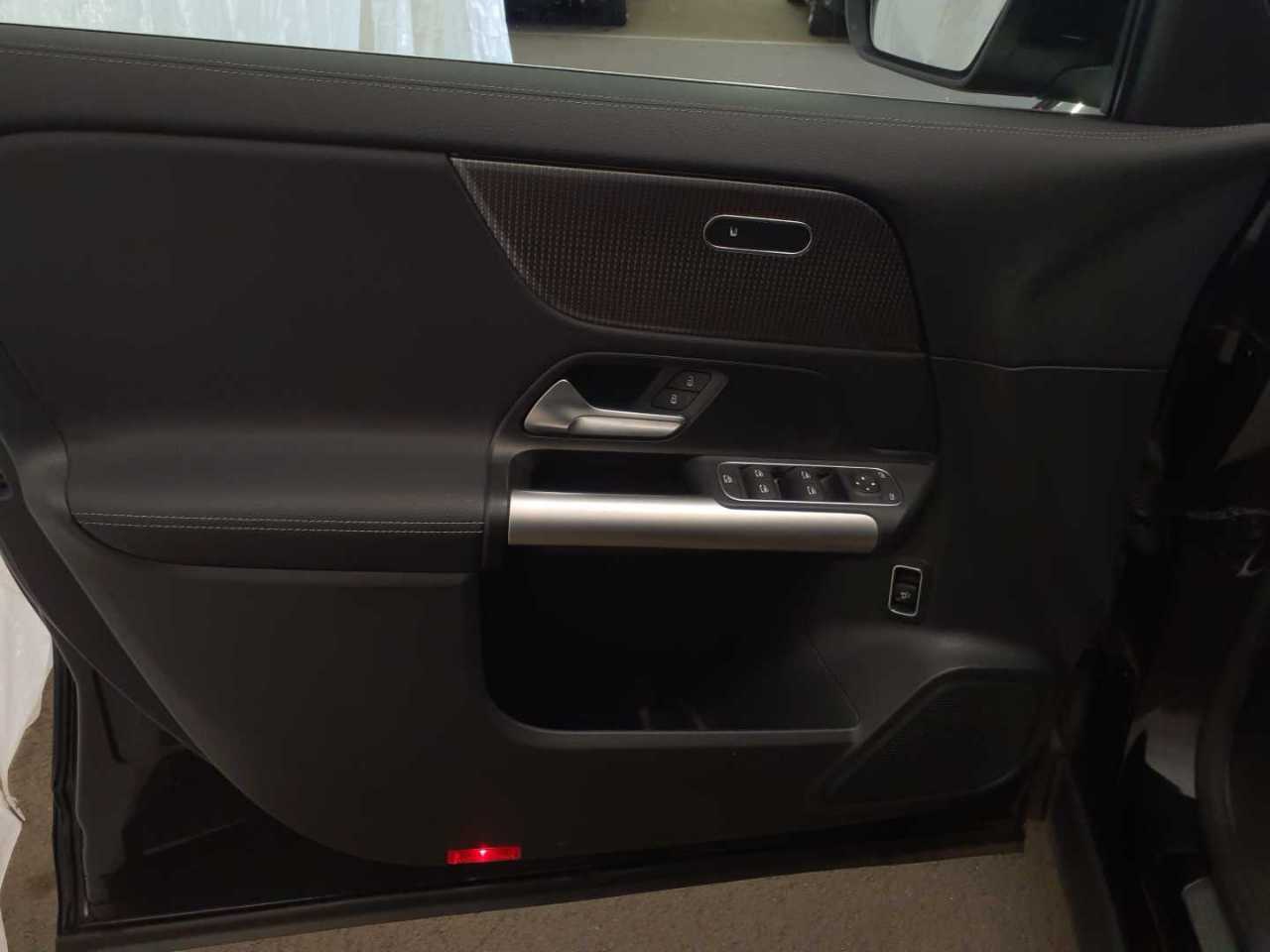 Mercedes-Benz GLA 200 d Progressive Navi LED MBUX T-Leder RFK 11