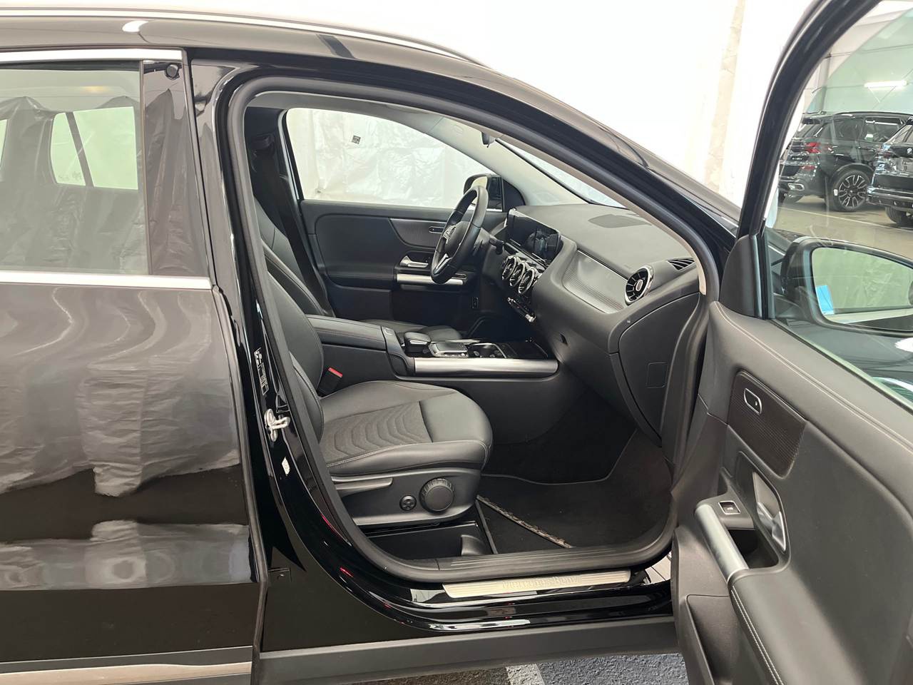 Mercedes-Benz GLA 200 d Progressive Navi LED MBUX T-Leder RFK 7