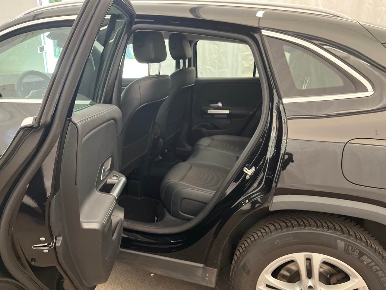 Mercedes-Benz GLA 200 d Progressive Navi LED MBUX T-Leder RFK 9