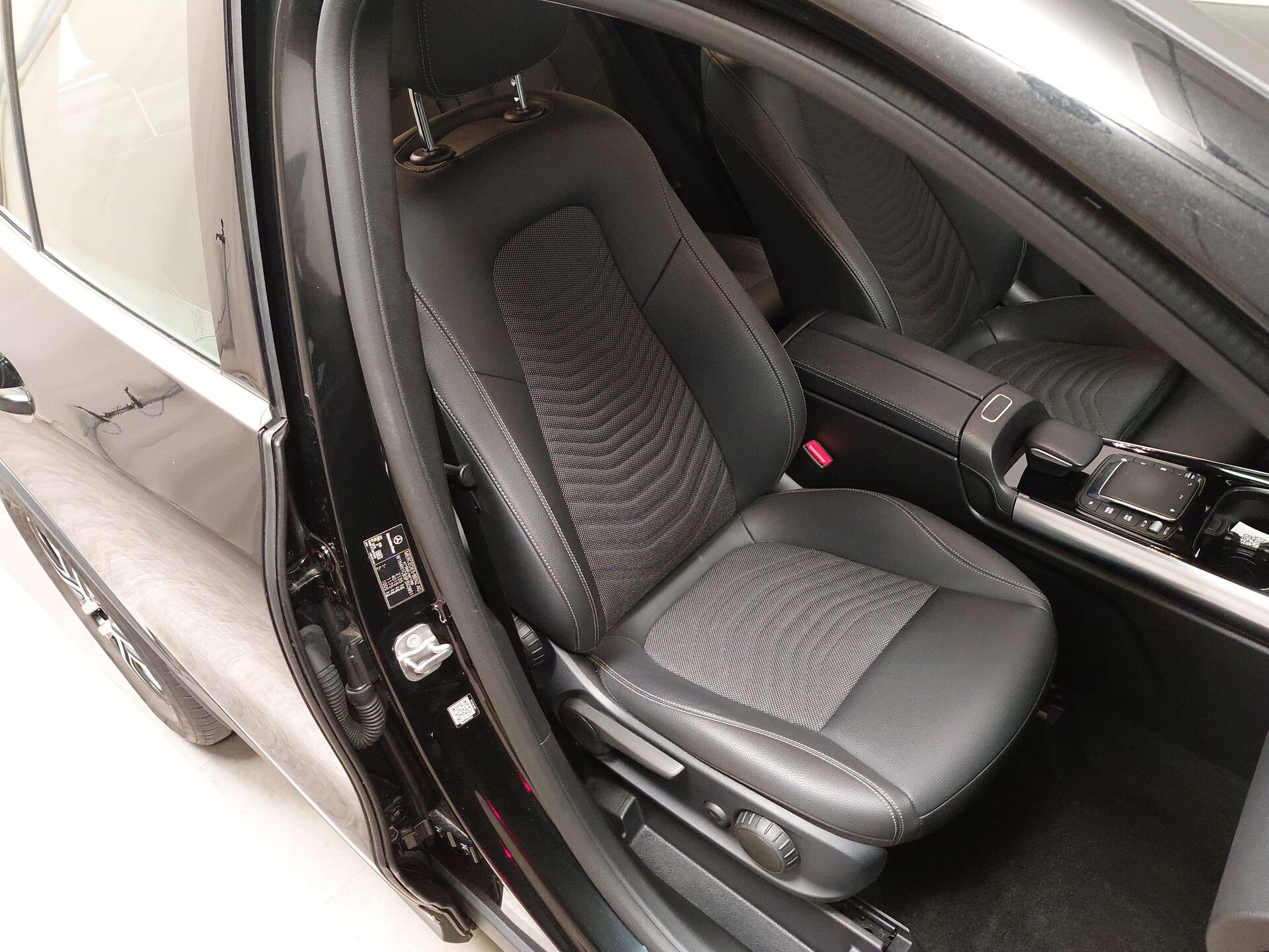 Mercedes-Benz 200 d Progressive Navi LED MBUX T-Leder RFK 15