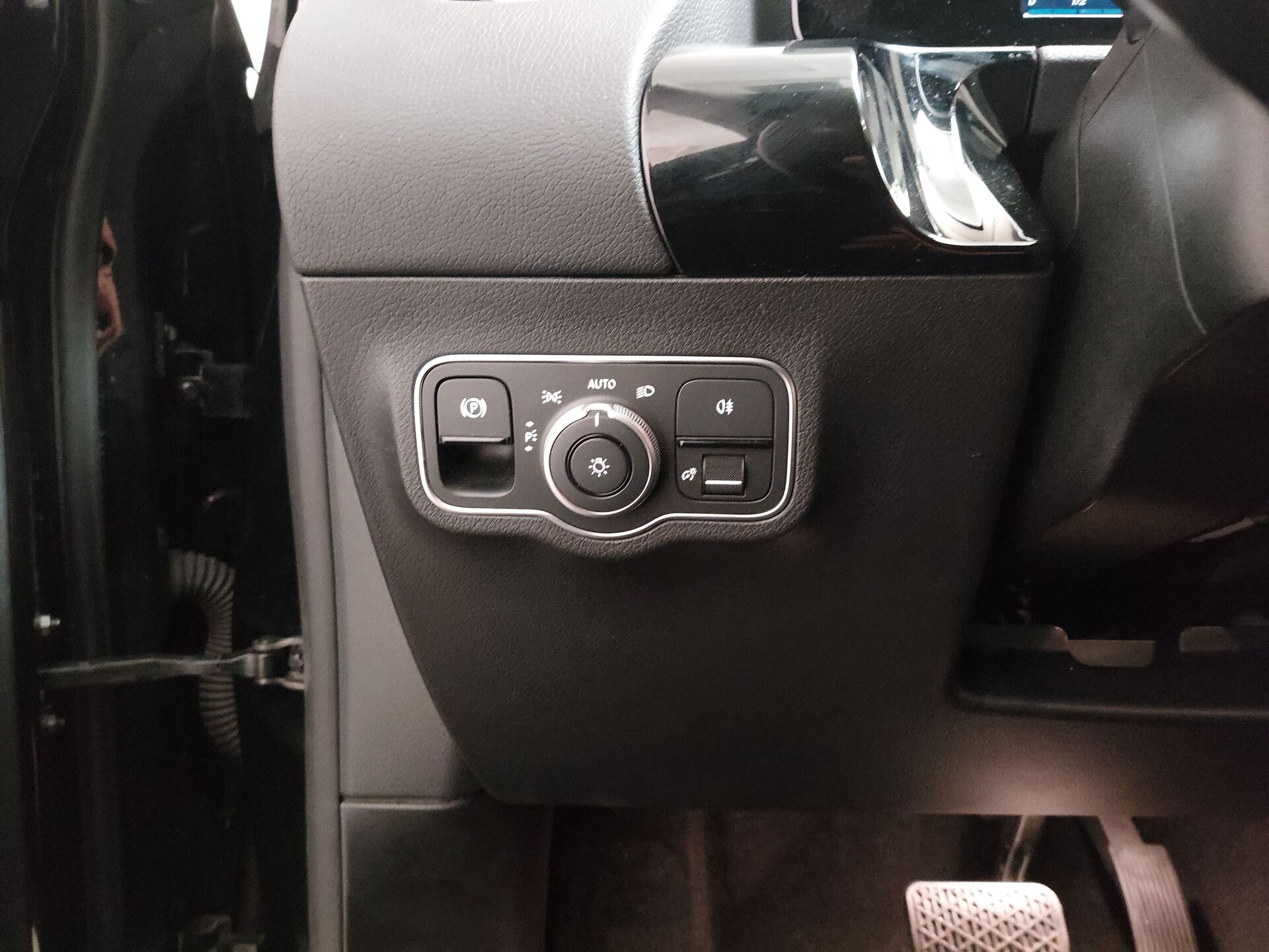 Mercedes-Benz 200 d Progressive Navi LED MBUX T-Leder RFK 13
