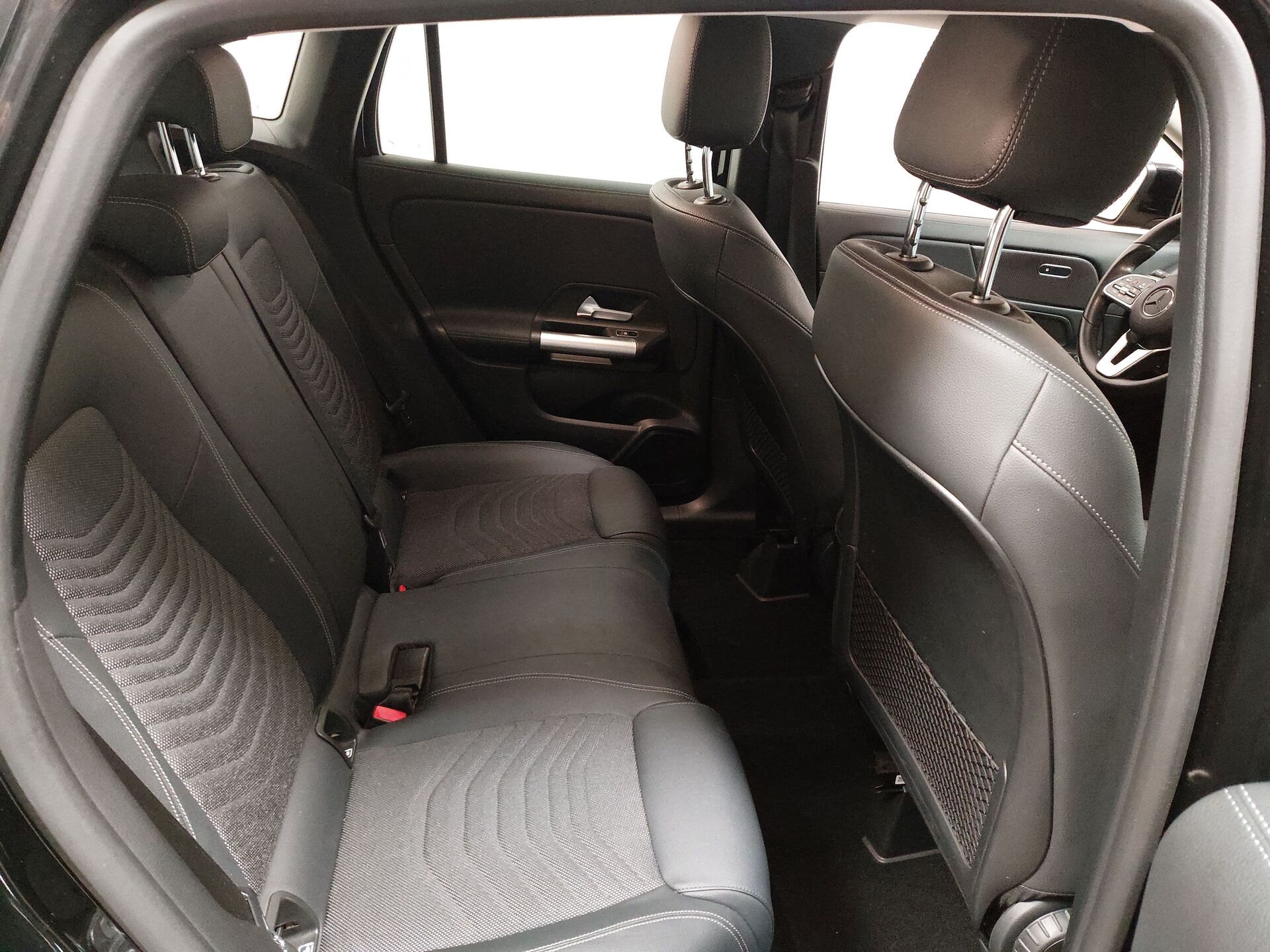Mercedes-Benz 200 d Progressive Navi LED MBUX T-Leder RFK 17