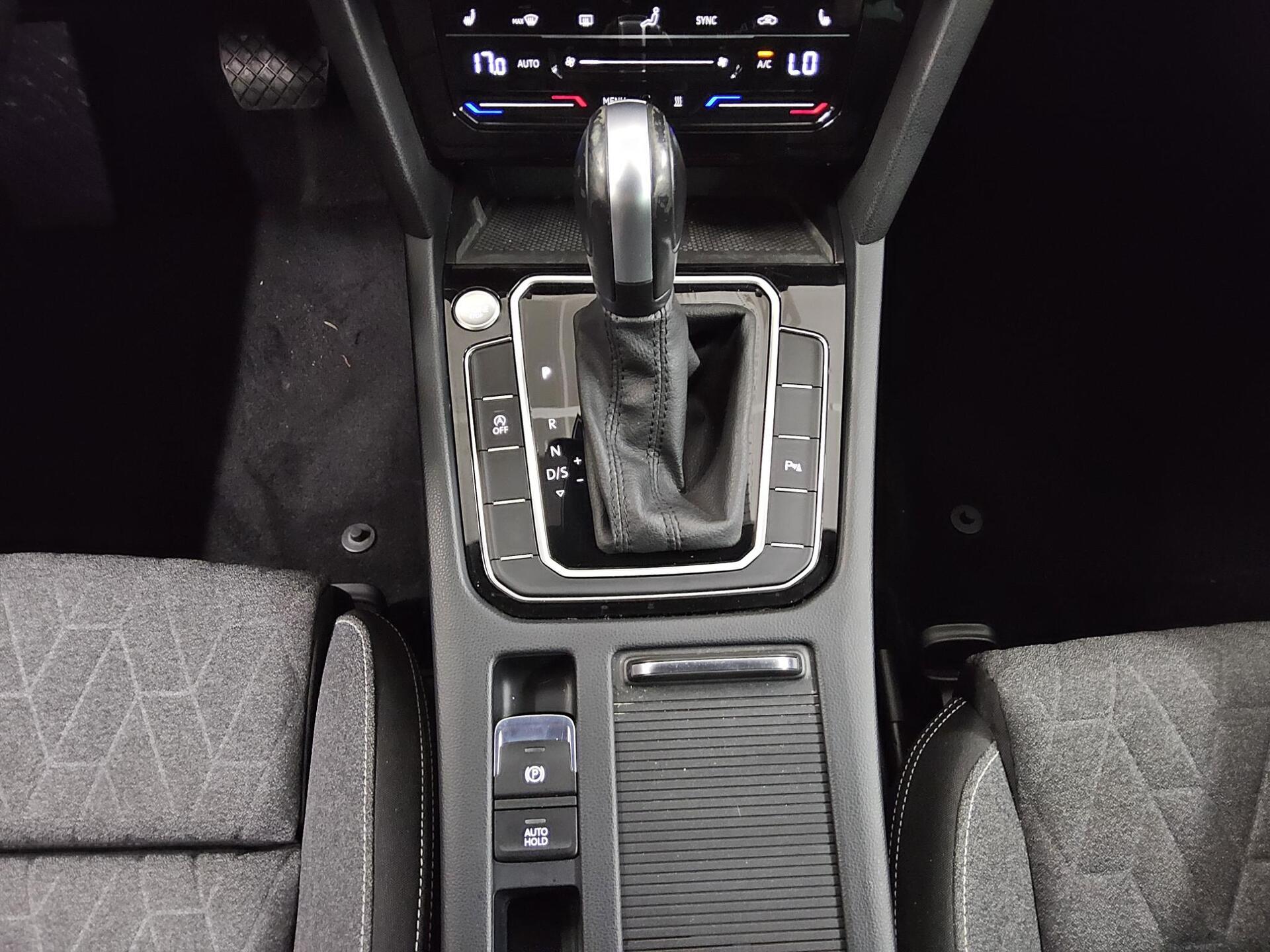 Volkswagen Passat Var. 2.0 TDI Business Navi LED AID StHzg 6