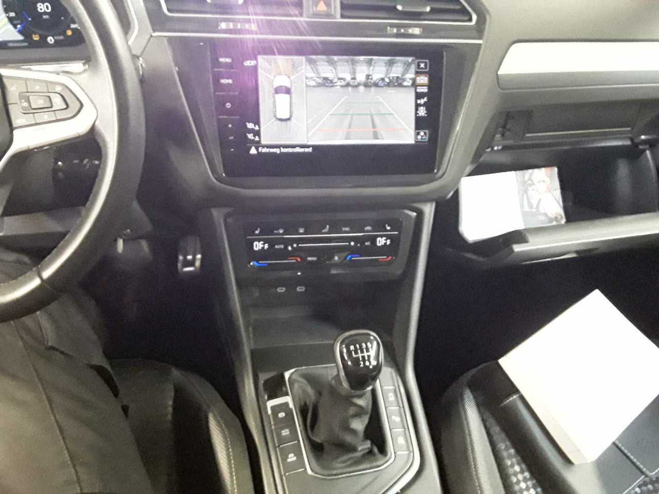 Volkswagen Tiguan 2.0 TDI Life NAVI LED SHZ HUD H&K 9