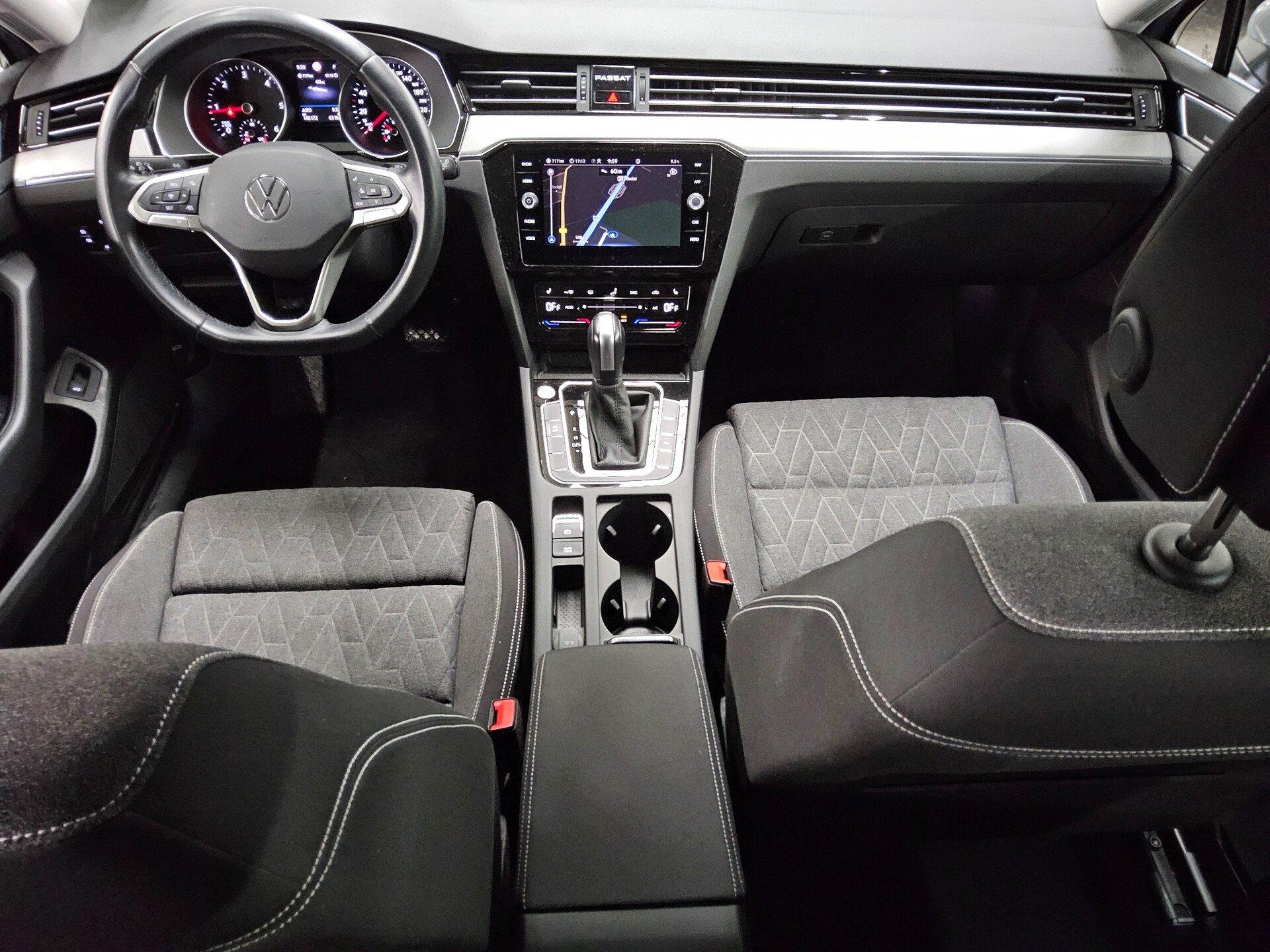 Volkswagen Passat Var. 2.0 TDI Business Navi LED RFK H-K 5