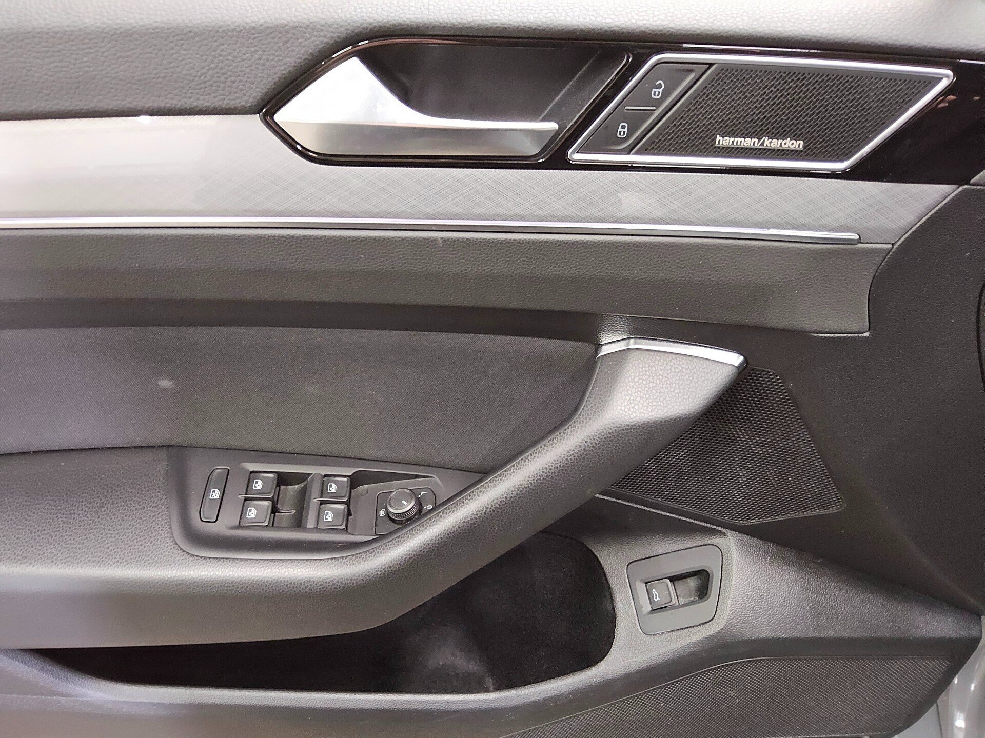 Volkswagen Passat Var. 2.0 TDI Business Navi LED RFK H-K 9