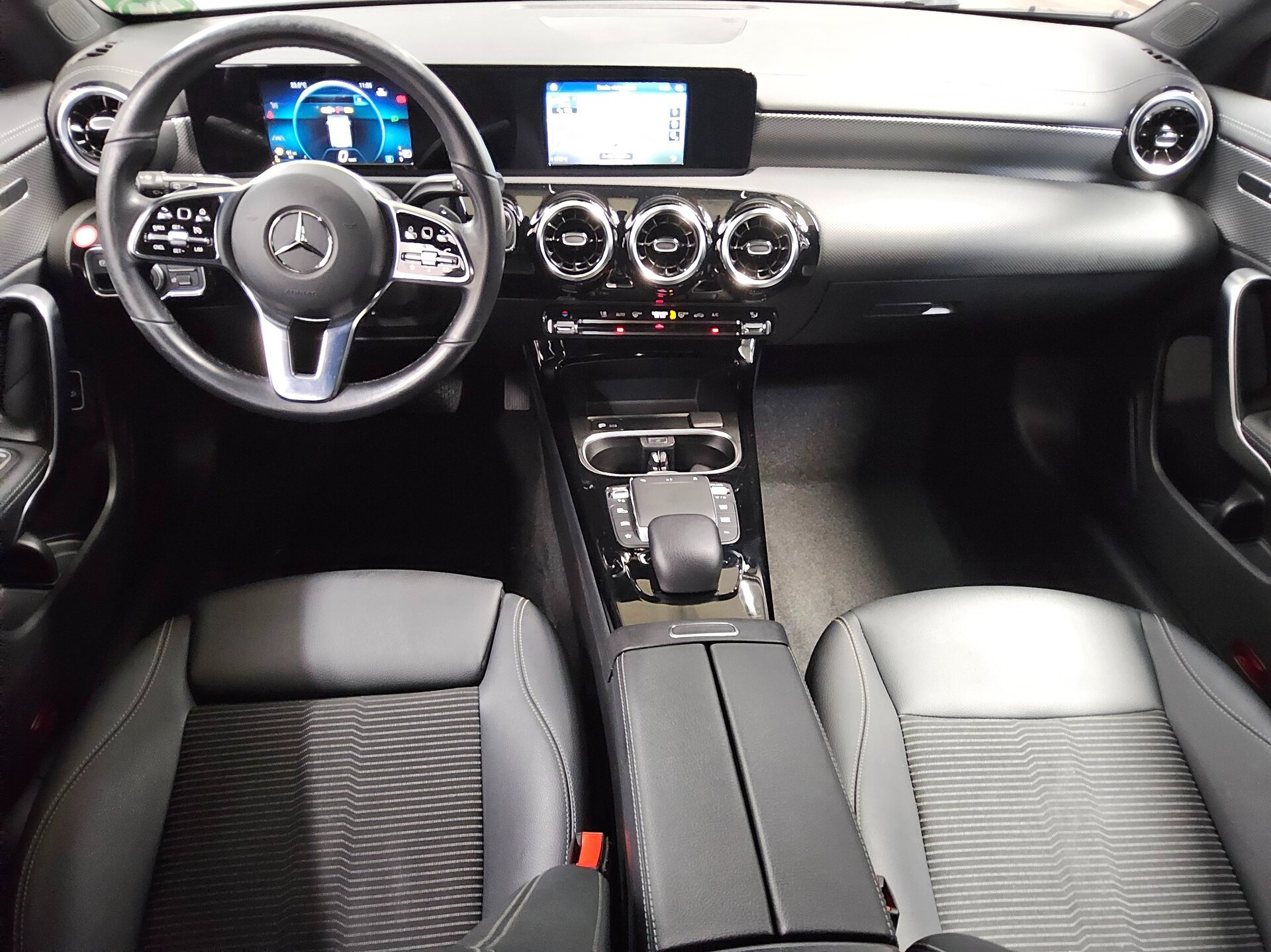 Mercedes-Benz CLA 200 SB d Progressive T-Leder Navi LED RfK 5