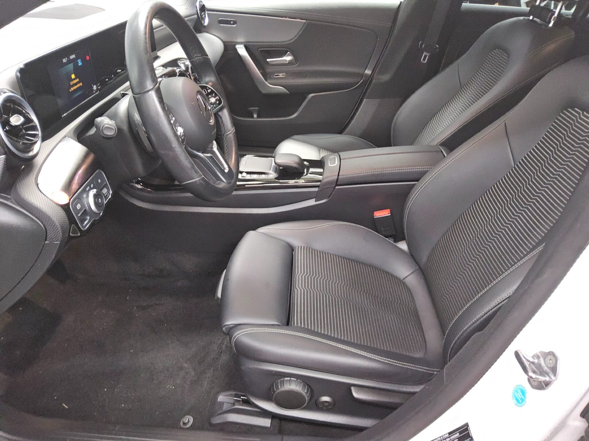 Mercedes-Benz CLA 200 SB d Progressive T-Leder Navi LED RfK 9