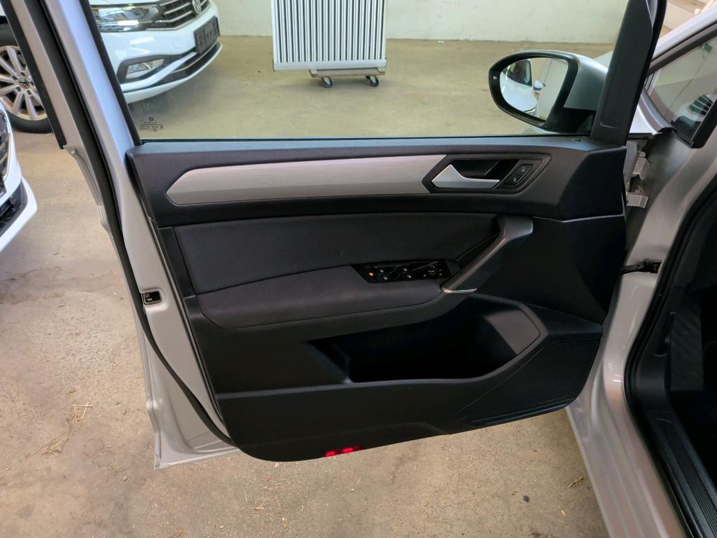 Volkswagen Touran 2.0 TDI Comf. Navi AHK RFK ACC 11