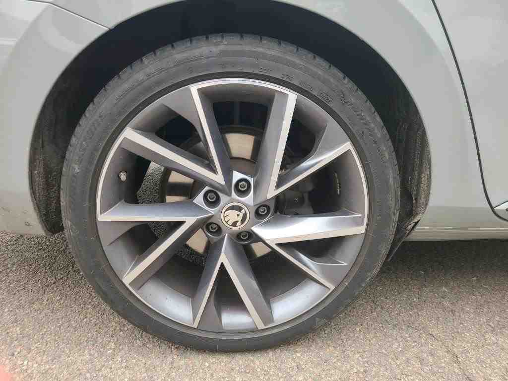 Skoda Superb Kombi 1.4 TSI iV SportLine NAVI ACC AHK DC T-LEDER 12