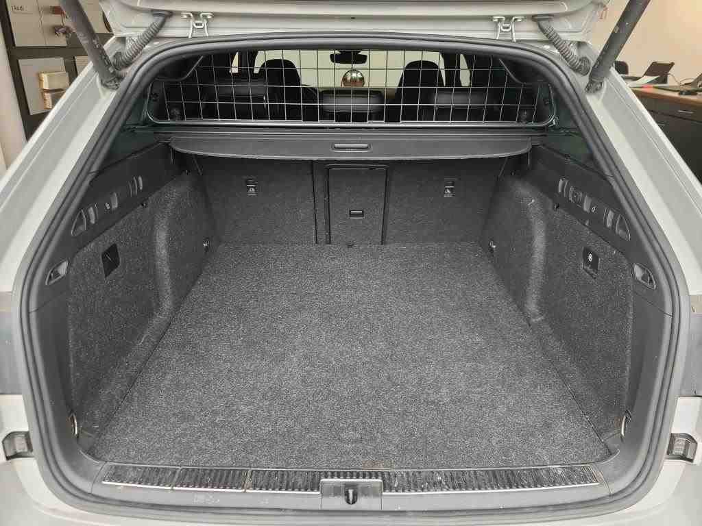 Skoda Superb Kombi 1.4 TSI iV SportLine NAVI ACC AHK DC T-LEDER 8
