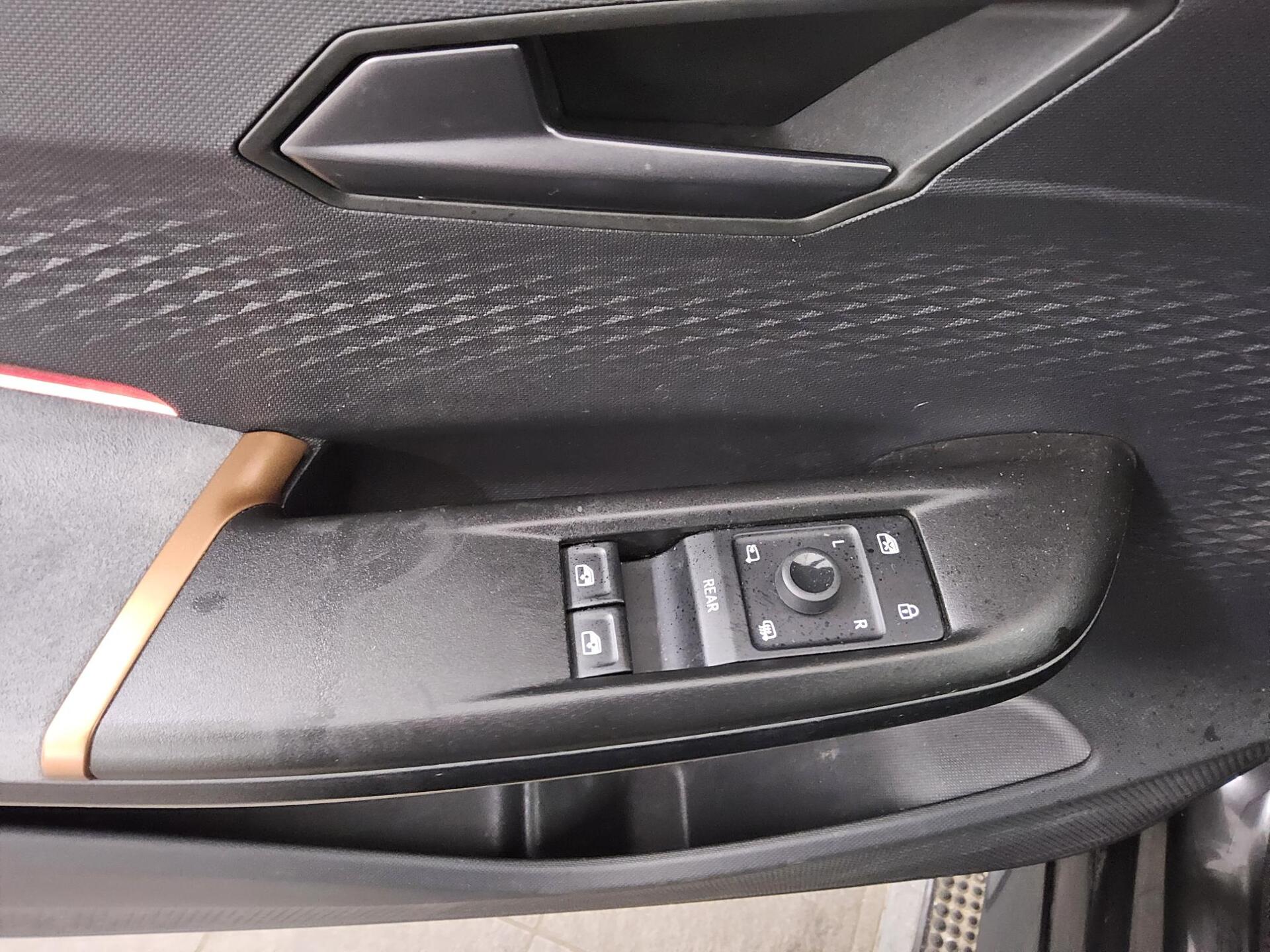 Cupra Born Navi LED RFK ACC PDC 10