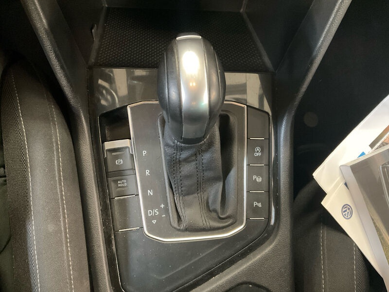 Volkswagen Tiguan 2.0 TDI KLIMAAUT SHZ PDC KAMERA COCKPIT 7