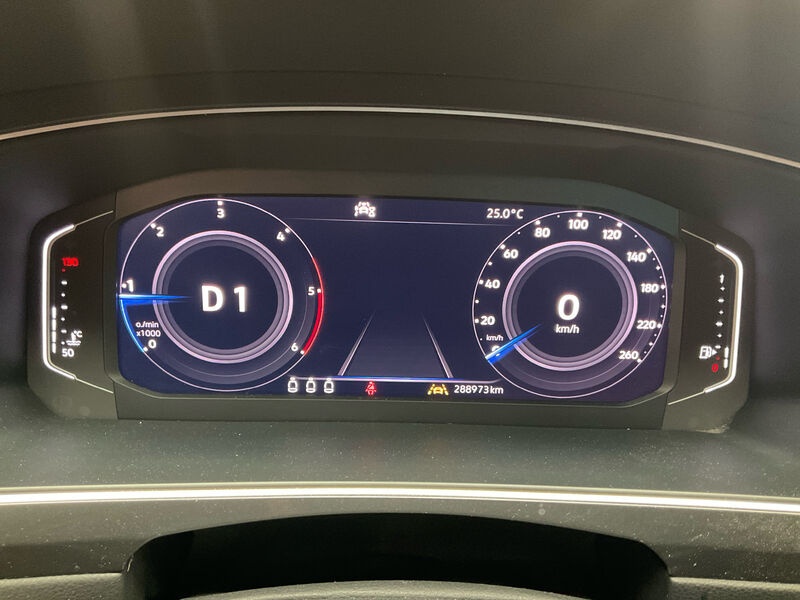 Volkswagen Tiguan 2.0 TDI KLIMAAUT SHZ PDC KAMERA COCKPIT 6