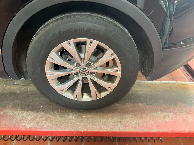 Volkswagen Tiguan 2.0 TDI KLIMAAUT SHZ PDC KAMERA COCKPIT 12