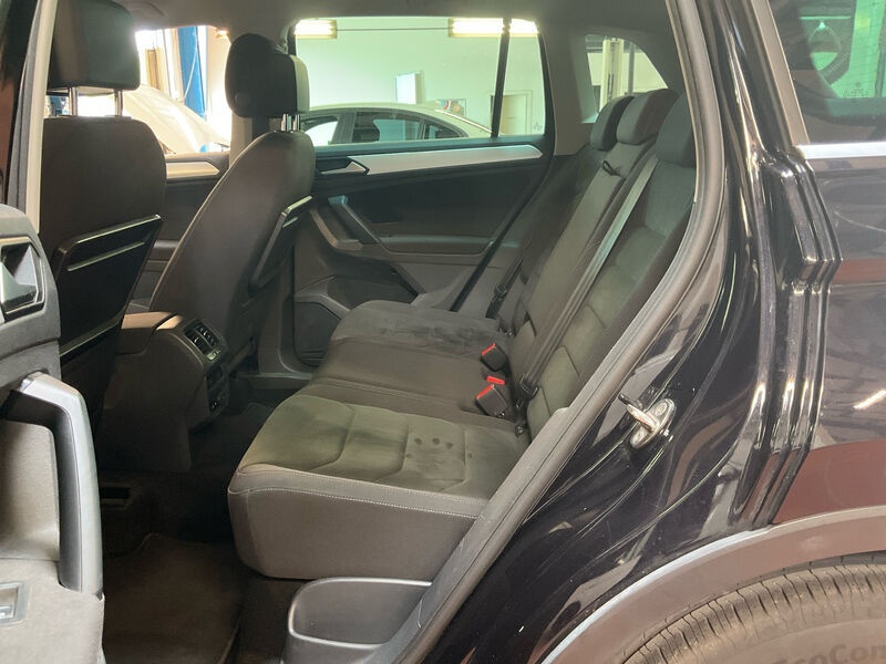 Volkswagen Tiguan 2.0 TDI KLIMAAUT SHZ PDC KAMERA COCKPIT 10
