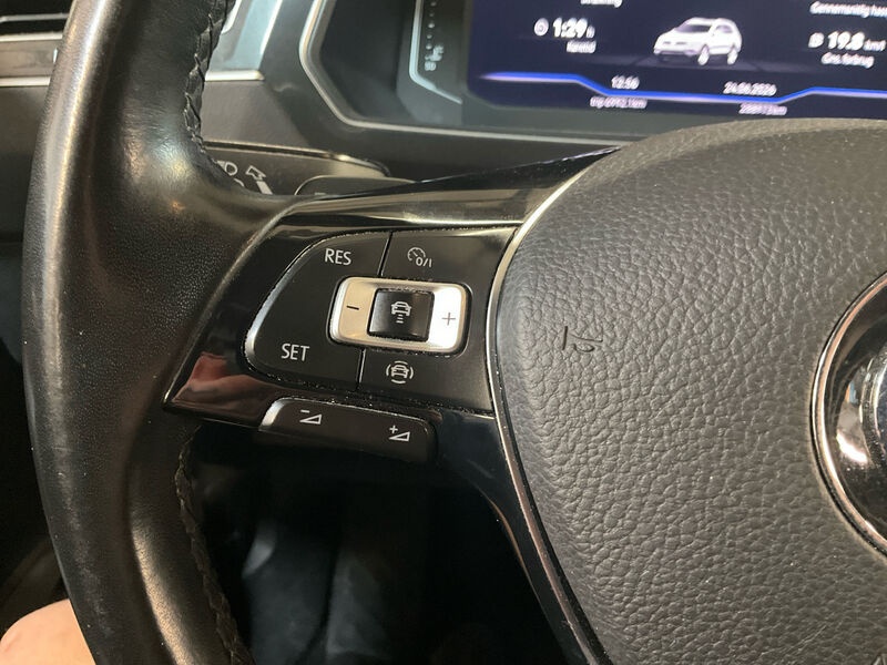 Volkswagen Tiguan 2.0 TDI KLIMAAUT SHZ PDC KAMERA COCKPIT 8