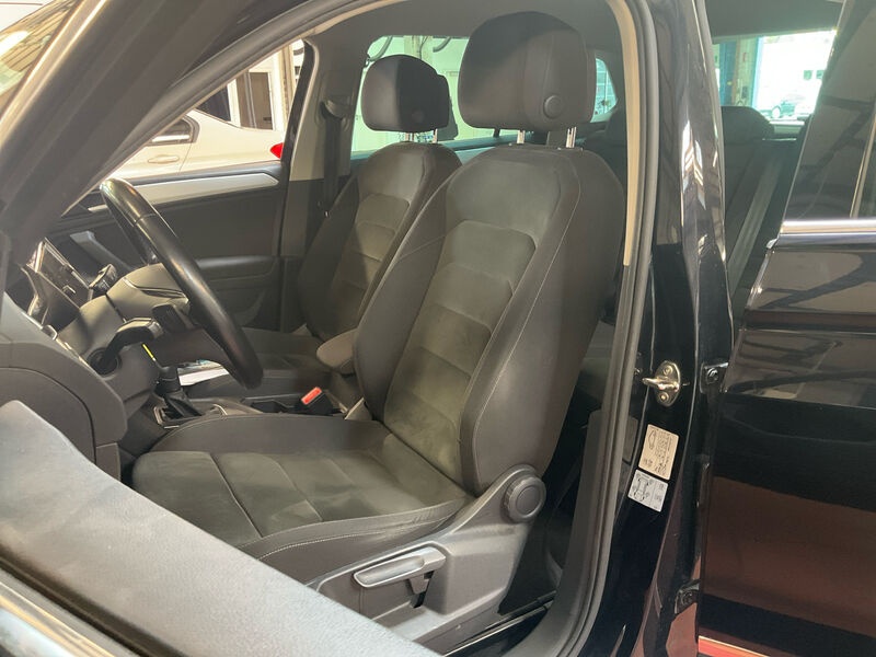 Volkswagen Tiguan 2.0 TDI KLIMAAUT SHZ PDC KAMERA COCKPIT 9