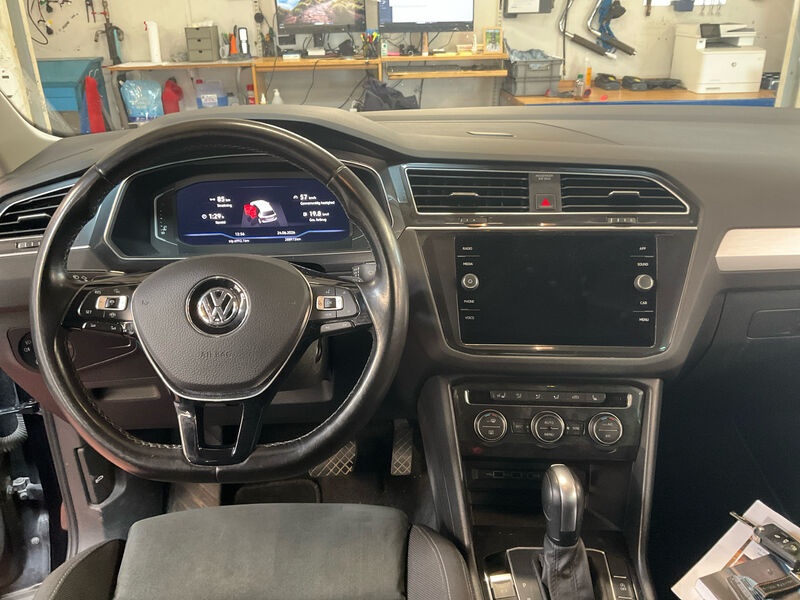 Volkswagen Tiguan 2.0 TDI KLIMAAUT SHZ PDC KAMERA COCKPIT 5