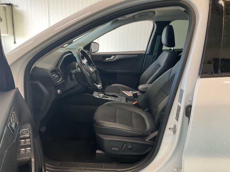Ford Kuga 1.5 EB LEDER NAVI KLIMAAUT LED SHZ 6