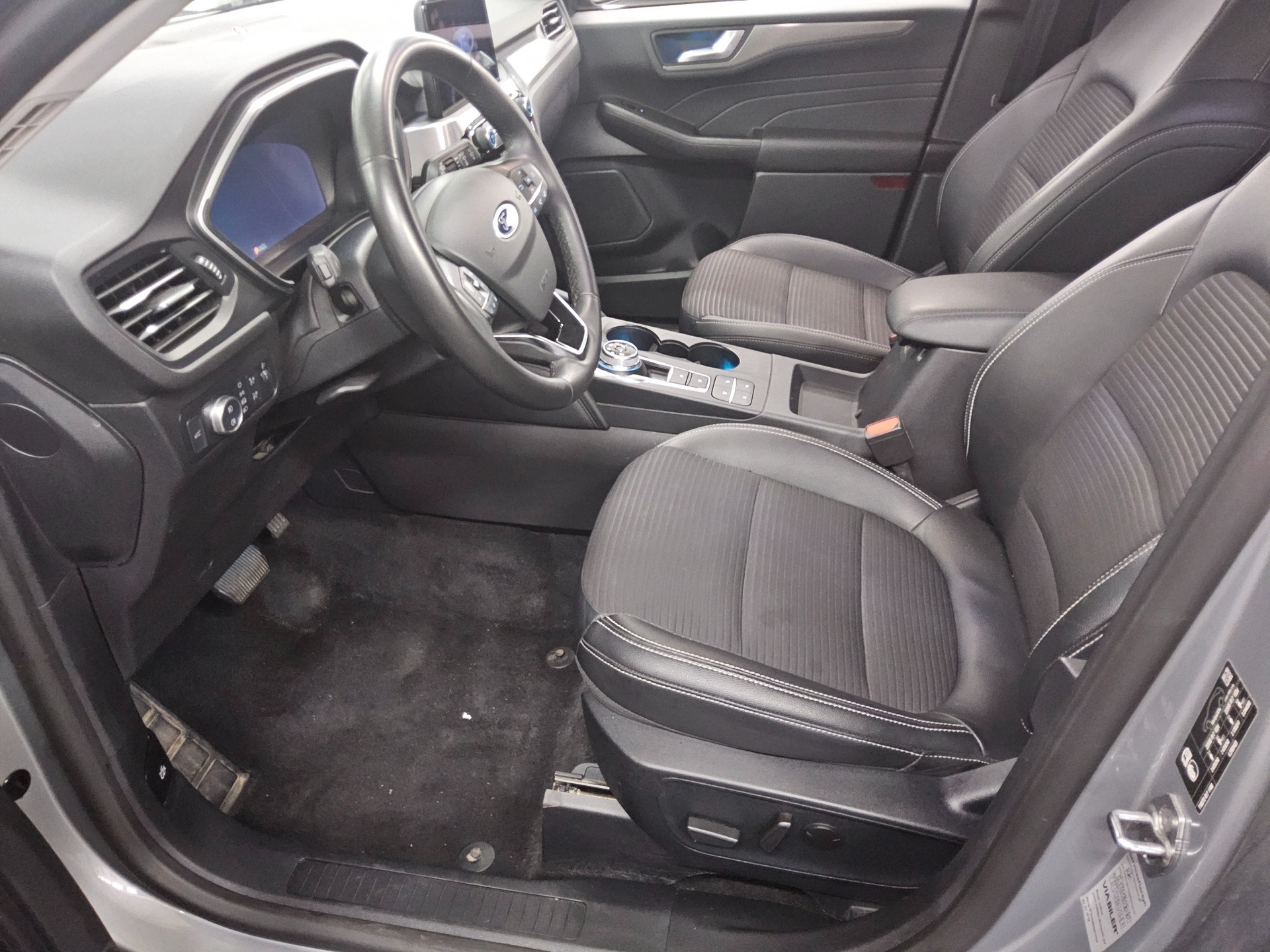 Ford Kuga 1.5 TDCi Titanium X 9