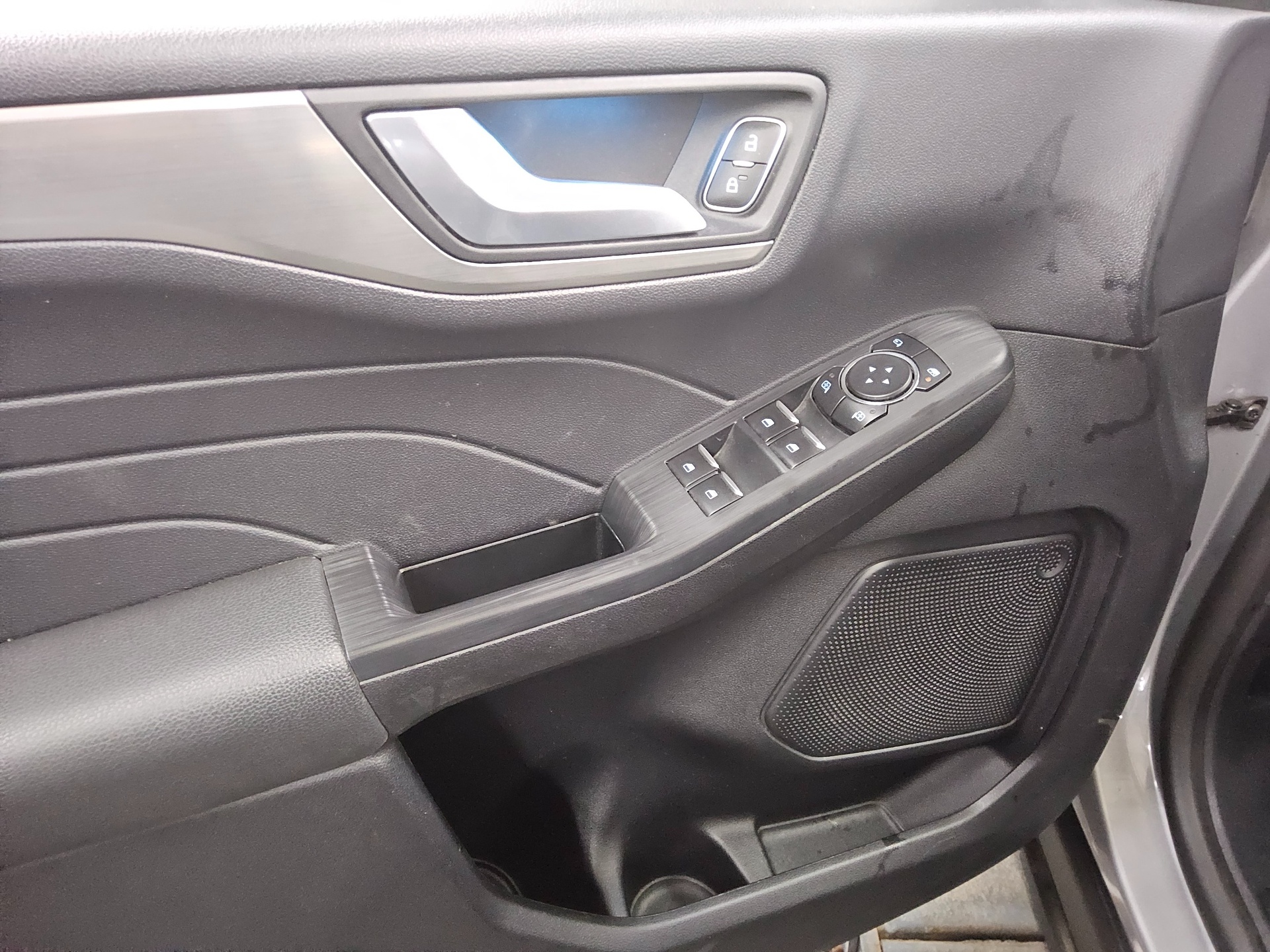 Ford Kuga 1.5 TDCi Titanium X 10