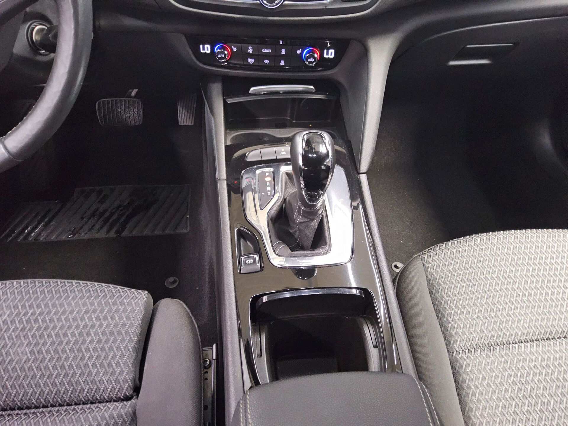 Opel Insignia ST 2.0 D Business Ed. Navi LED AHK PDC 6
