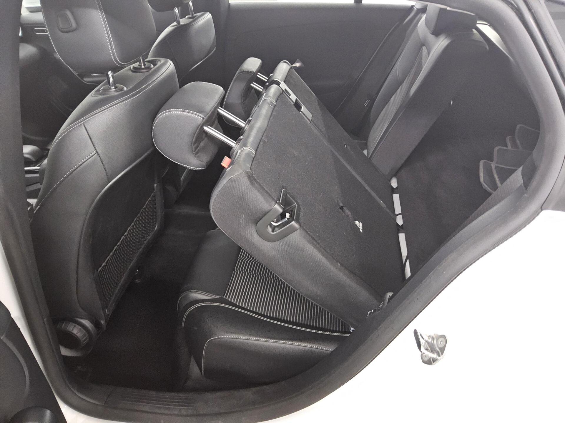 Mercedes-Benz CLA 250 Shooting Brake e T-Leder Navi LED MBUX 13
