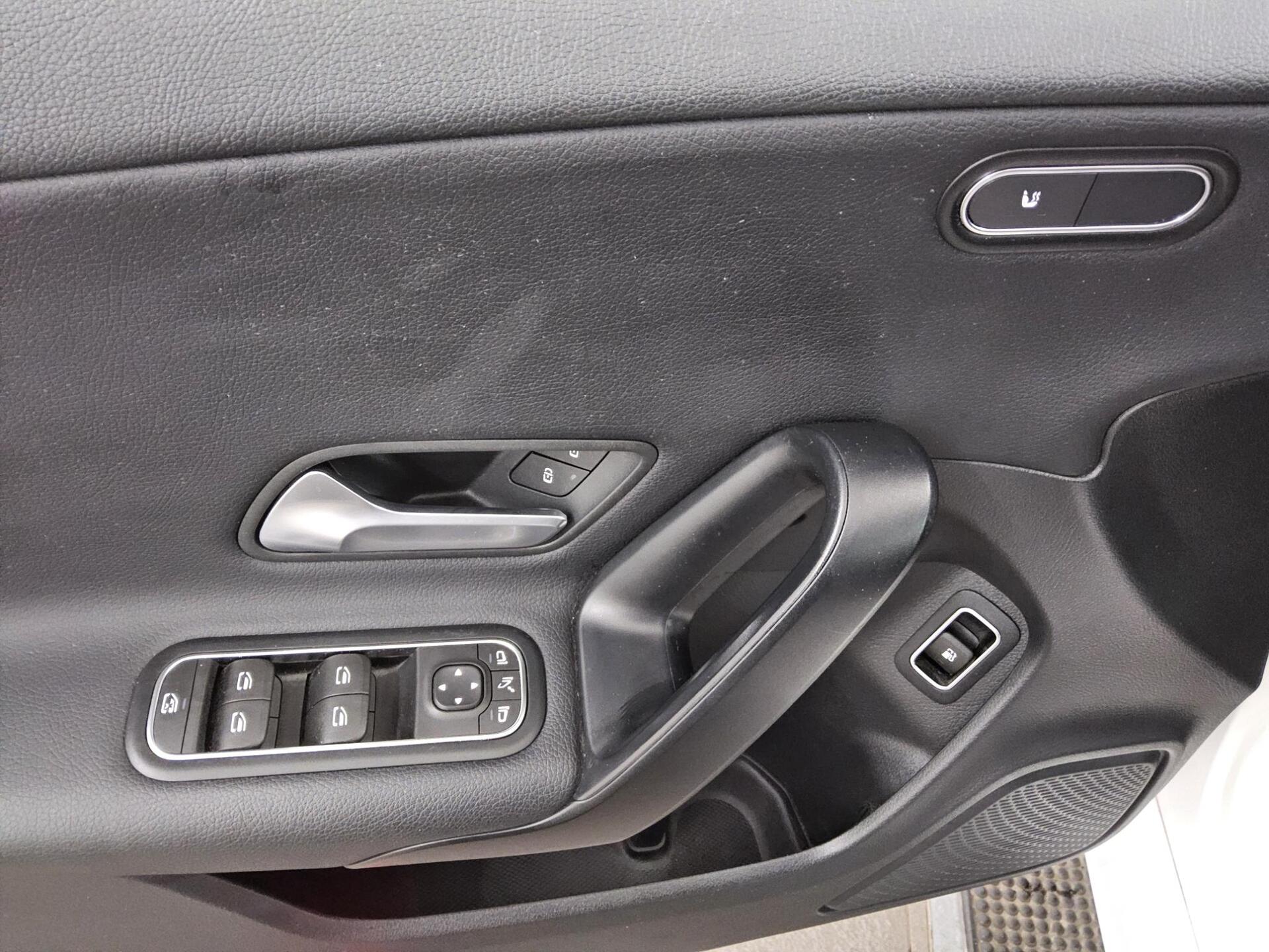 Mercedes-Benz CLA 250 Shooting Brake e T-Leder Navi LED MBUX 10