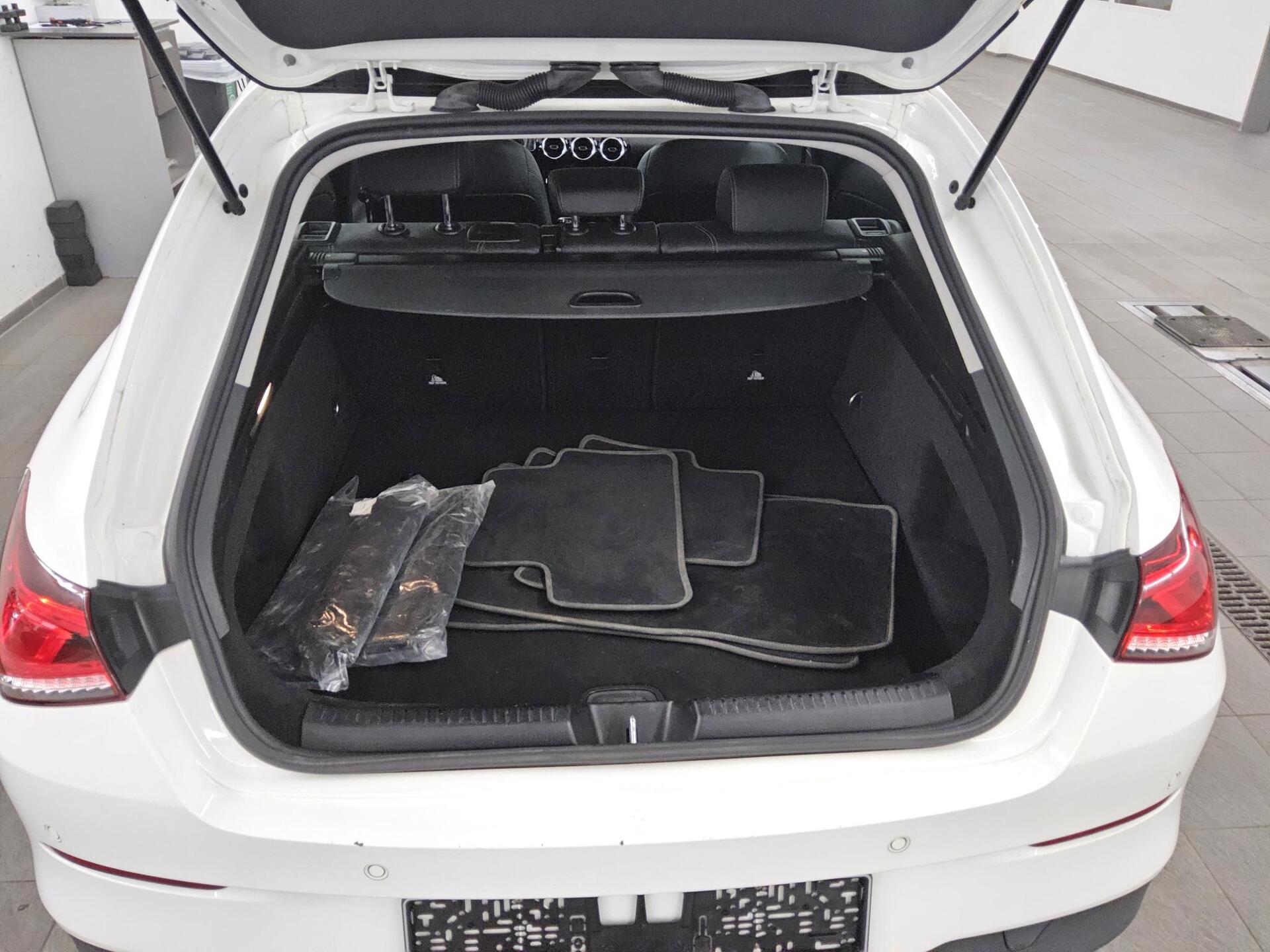 Mercedes-Benz CLA 250 Shooting Brake e T-Leder Navi LED MBUX 12
