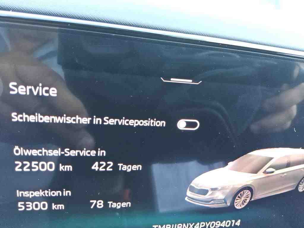 Skoda Octavia Kombi 2.0 TDI SportLine Navi vc LED 12