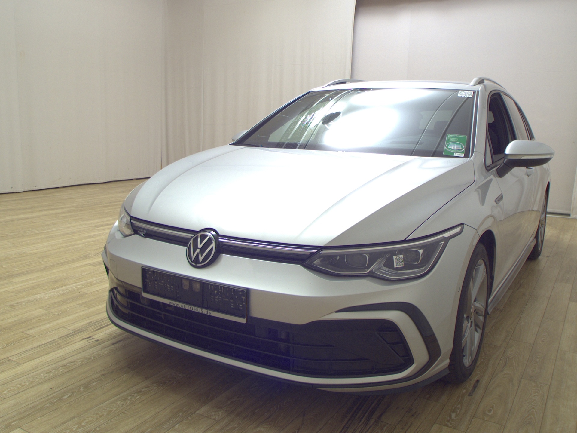 Volkswagen Golf-8 Var. 2.0 TDI R-Line Navi IQ.Light LED HuD RFK 2