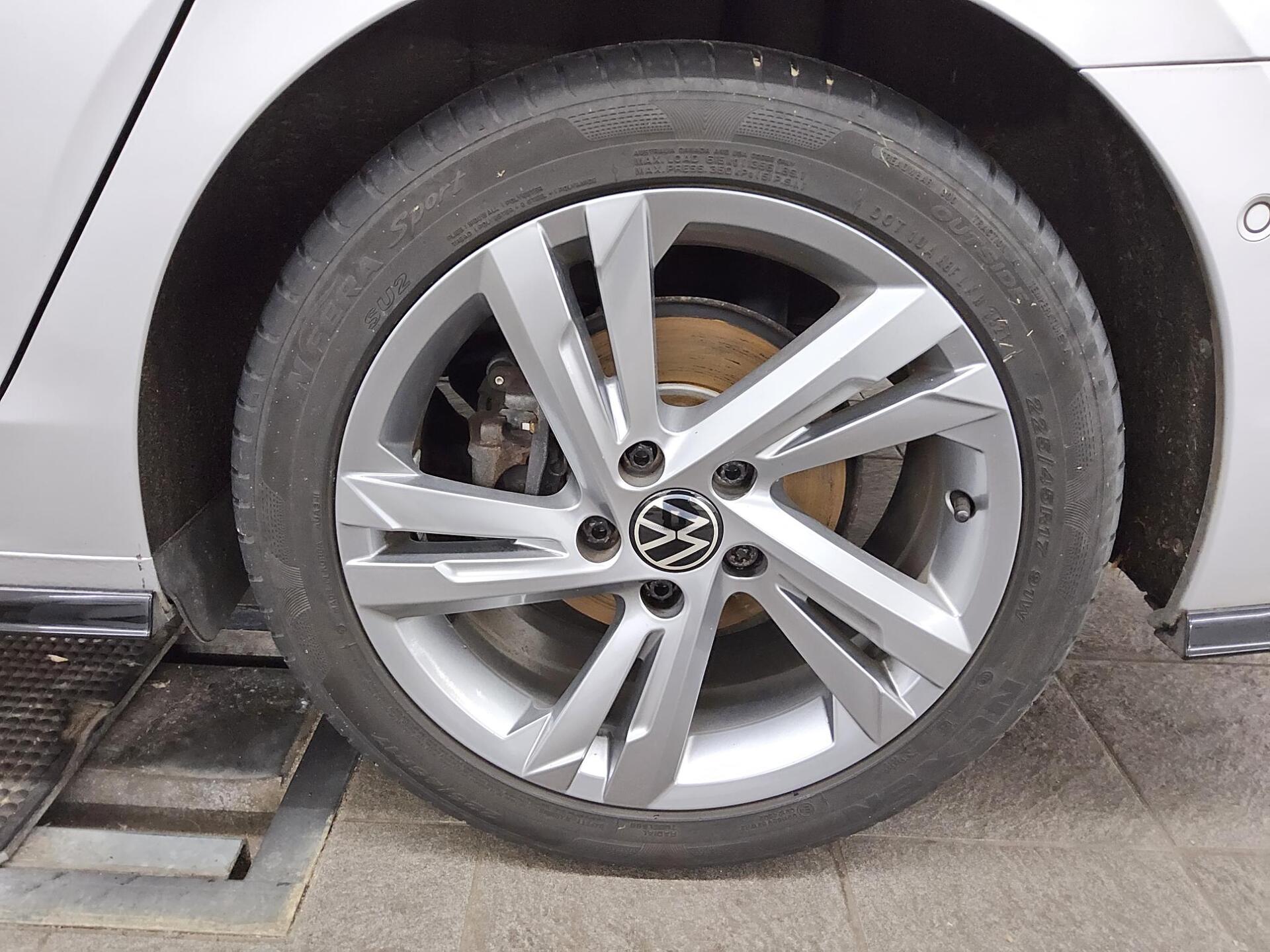 Volkswagen Golf-8 Var. 2.0 TDI R-Line Navi IQ.Light LED HuD RFK 11