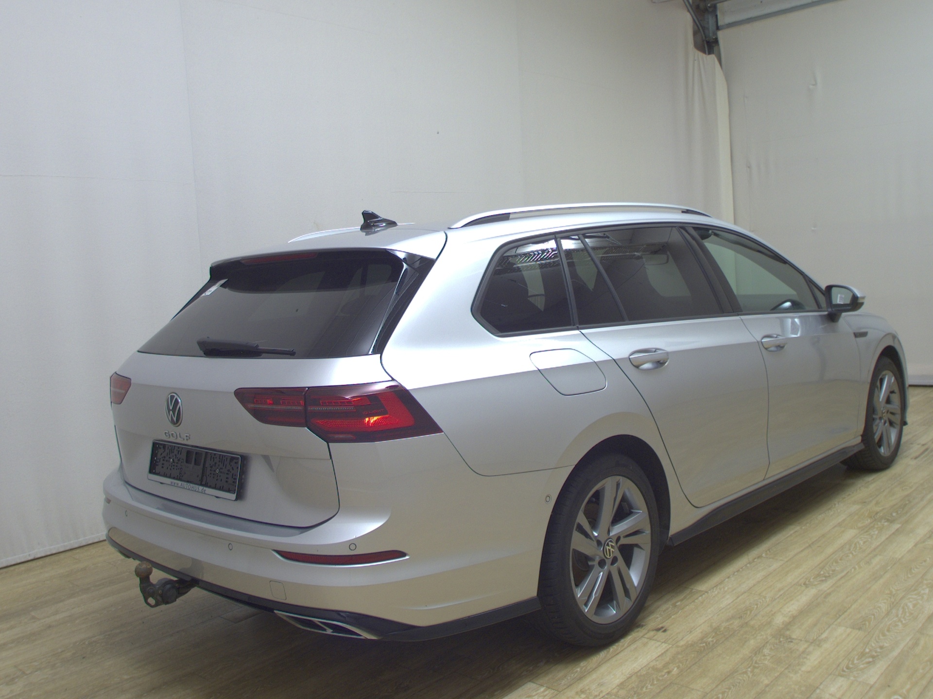 Volkswagen Golf-8 Var. 2.0 TDI R-Line Navi IQ.Light LED HuD RFK 4