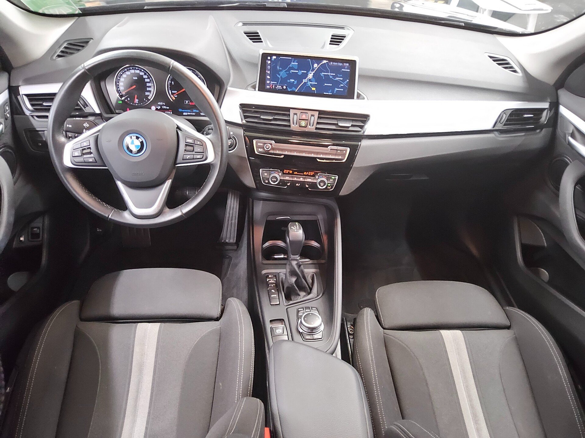 BMW X1 xDrive25e Advantage Navi LED PDC 5