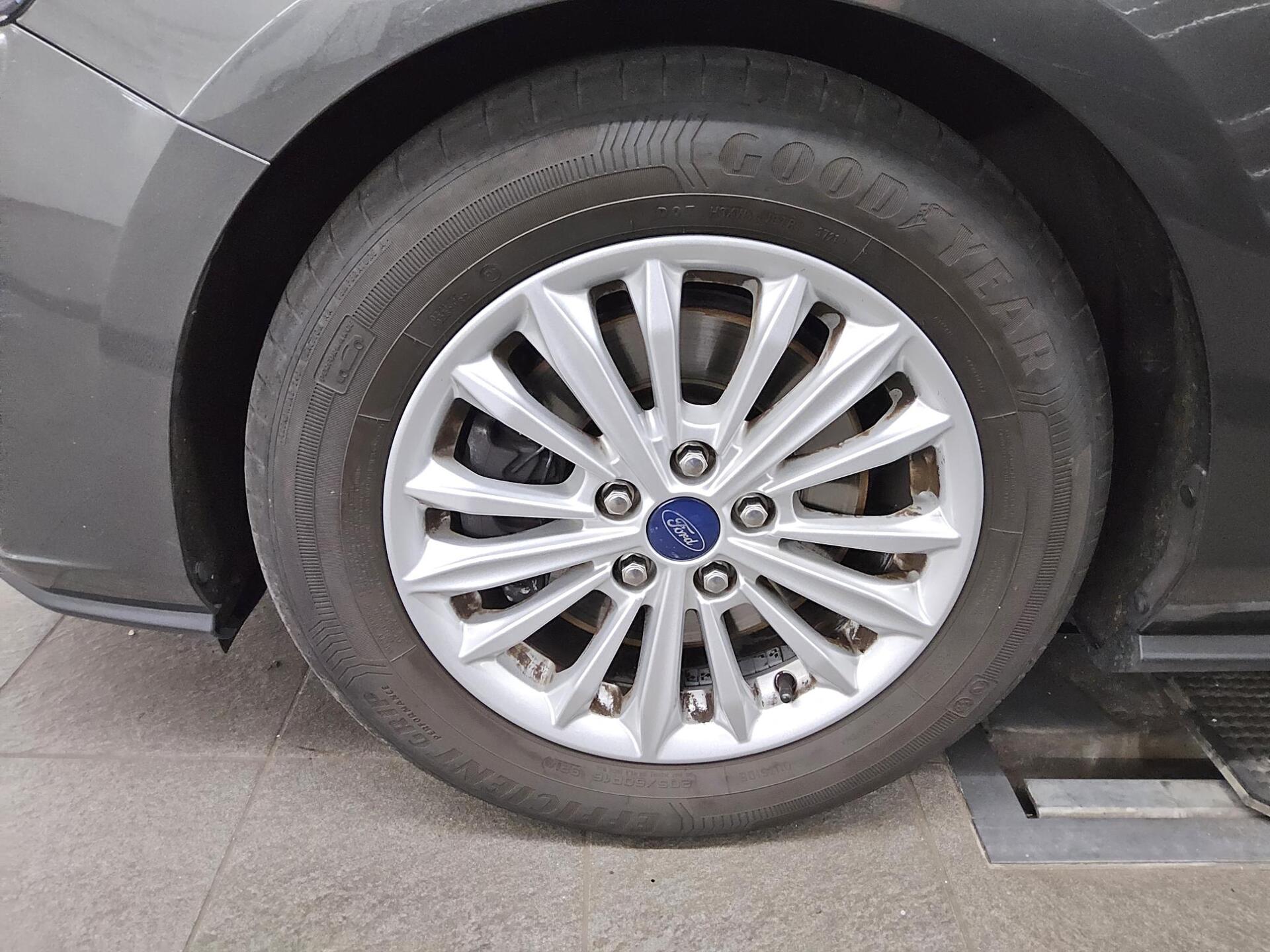 Ford Focus Turnier 1.5 EB Titanium Navi LED RFK ACC 10